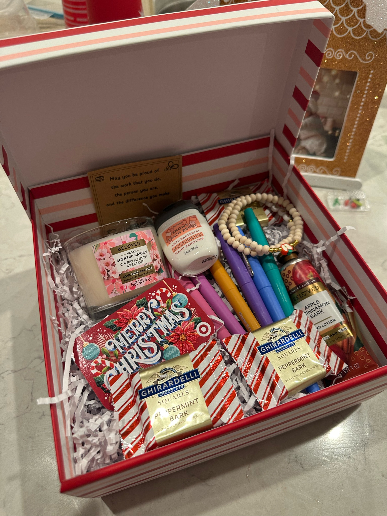 Last minute Teacher Christmas Gift Ideas #teachergifts #teacherappreciation #christmasgiftsforteachers 

#LTKHoliday #LTKGiftGuide #LTKSeasonal