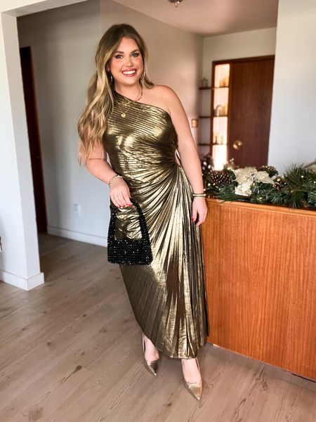 Want to feel like a goddess this holiday season!? This dress is it!!! It runs true to size. I’m in an xl. So comfortable too! Use code CORRINEHOLIDAY15 for 15% off! 

#LTKstyletip #LTKHoliday #LTKparties