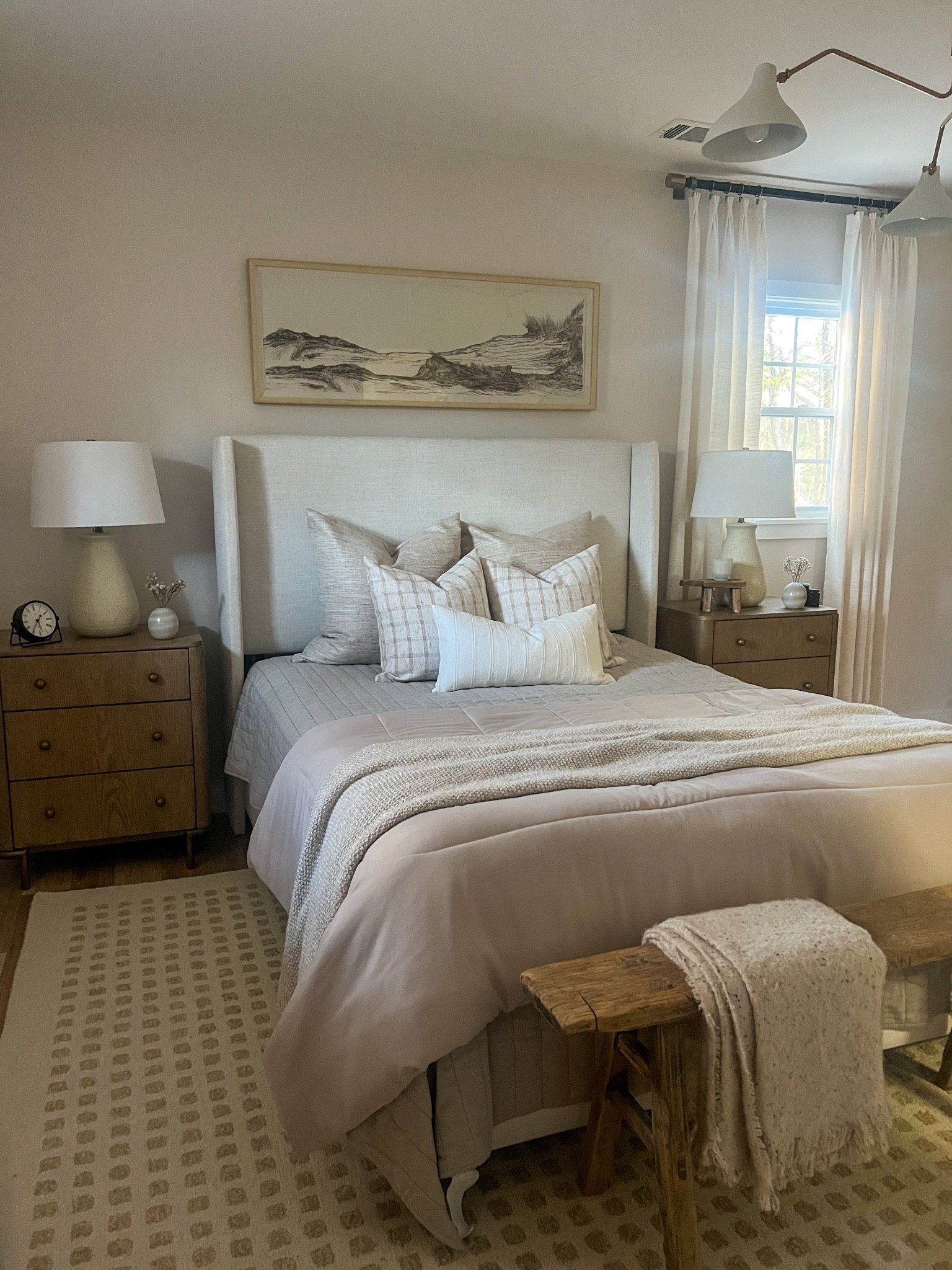 Bedroom decor, bedding, neutral bedroom, master bedroom, primary bedroom decor ideas #bedroom



#LTKHome #LTKSaleAlert