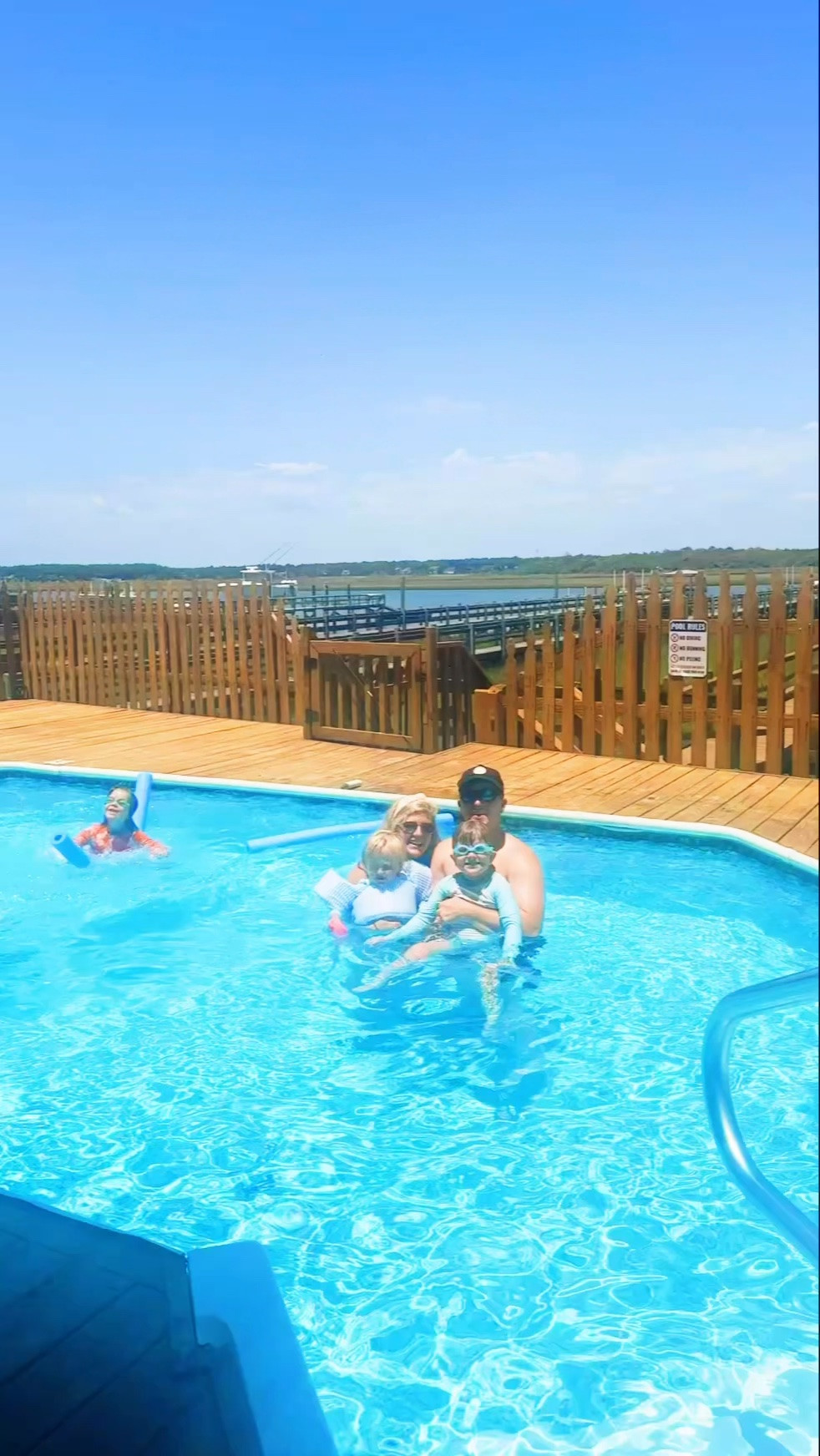 All the cousin lovin’ 🫶🏽 and fun in the sun 🌞 this beautiful start to Fourth of July 🇺🇸 weekend!! ❤️🤍💙