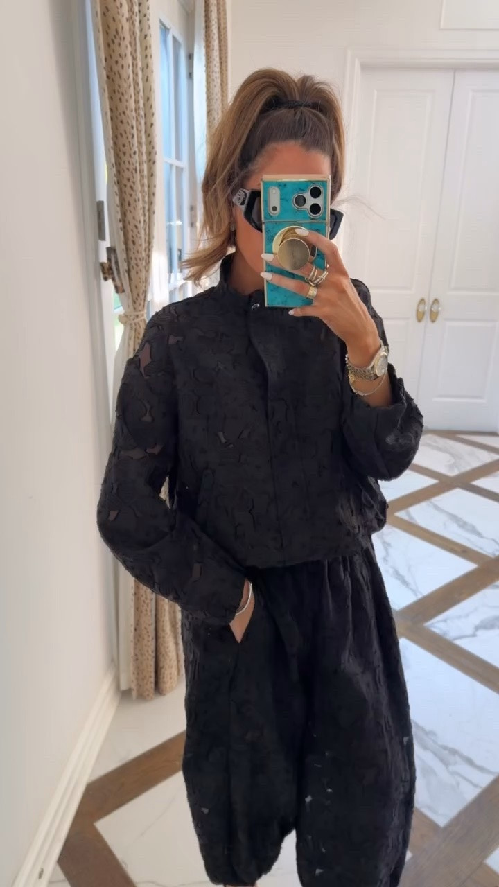 Wearing size small in the top and XS in the pants! These would be cute separately too! Love the jacket! 

Zara fashion, Zara finds, Fall outfits women, Fall sets, Autumn outfits, Matching sets, Date night outfits, Business casual workwear, Gemme Beauty, Emily Gemma

#LTKWorkwear #LTKSeasonal #LTKootd
