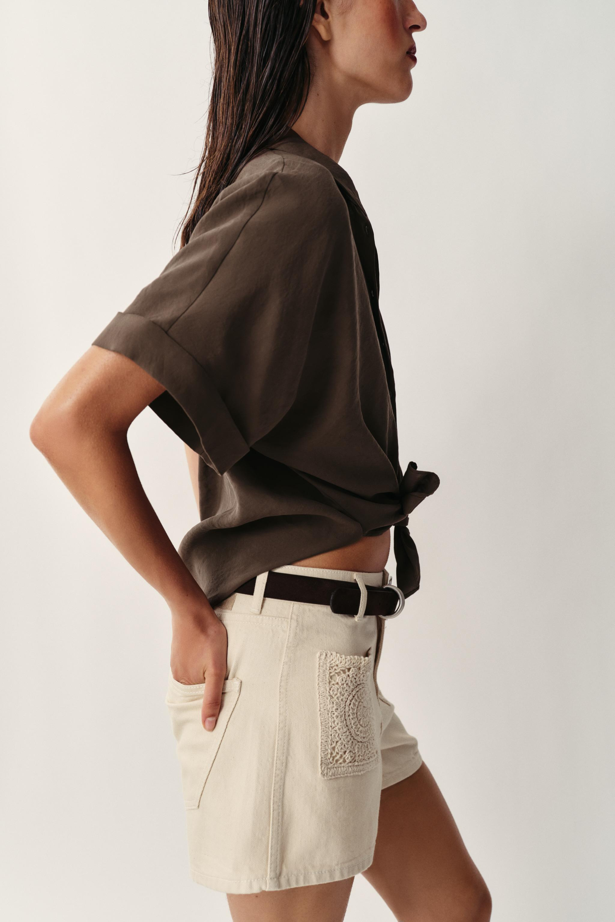 DescriptionContentsMeasurementsMid-rise shorts featuring contrast fabric patch pockets and back p... | Zara US