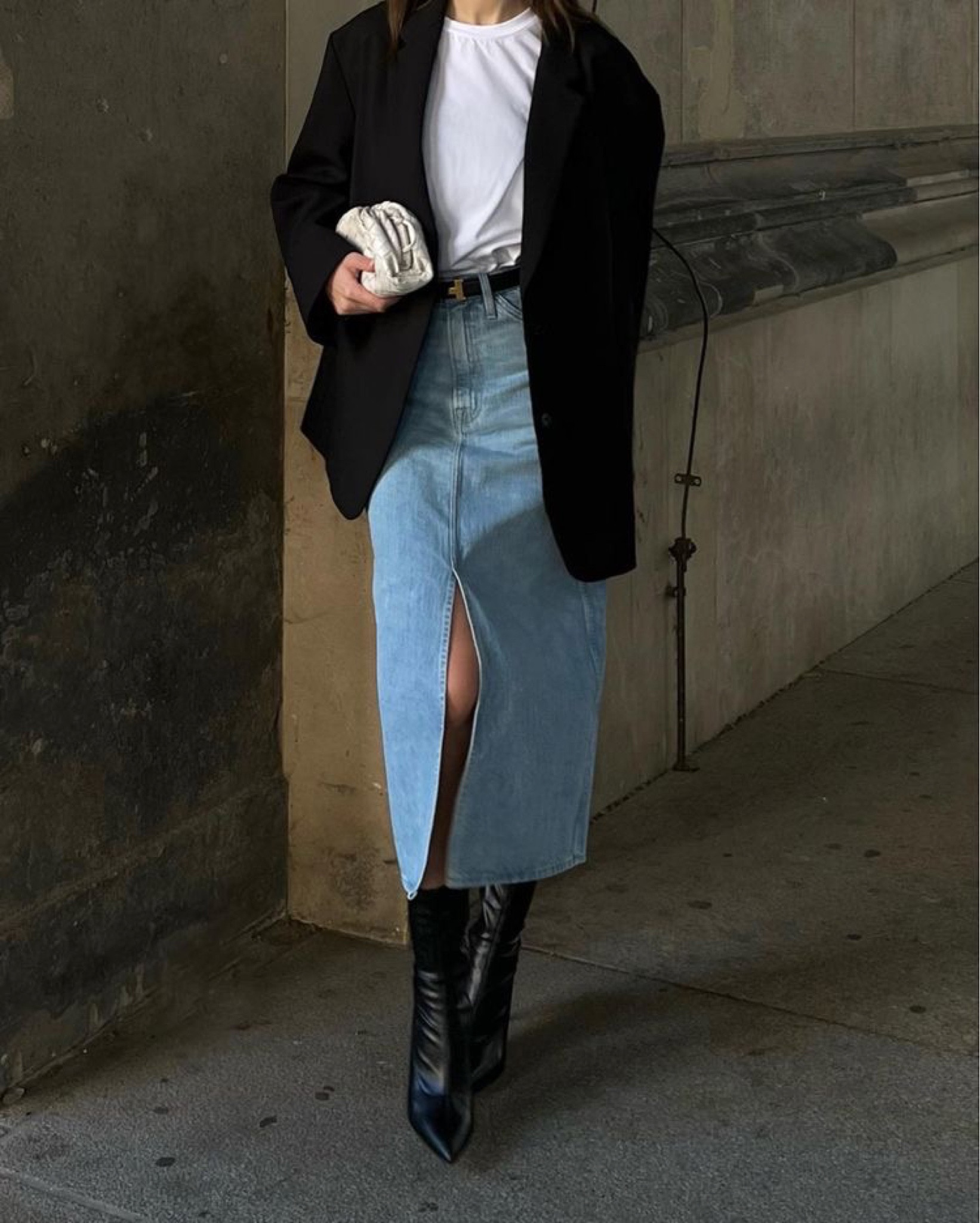 recreating Pinterest outfits i love !!! 
- blazer
- white tee
- belt
- denim skirt
- black booties
- neutral clutch

#LTKSeasonal #LTKstyletip #LTKBacktoSchool