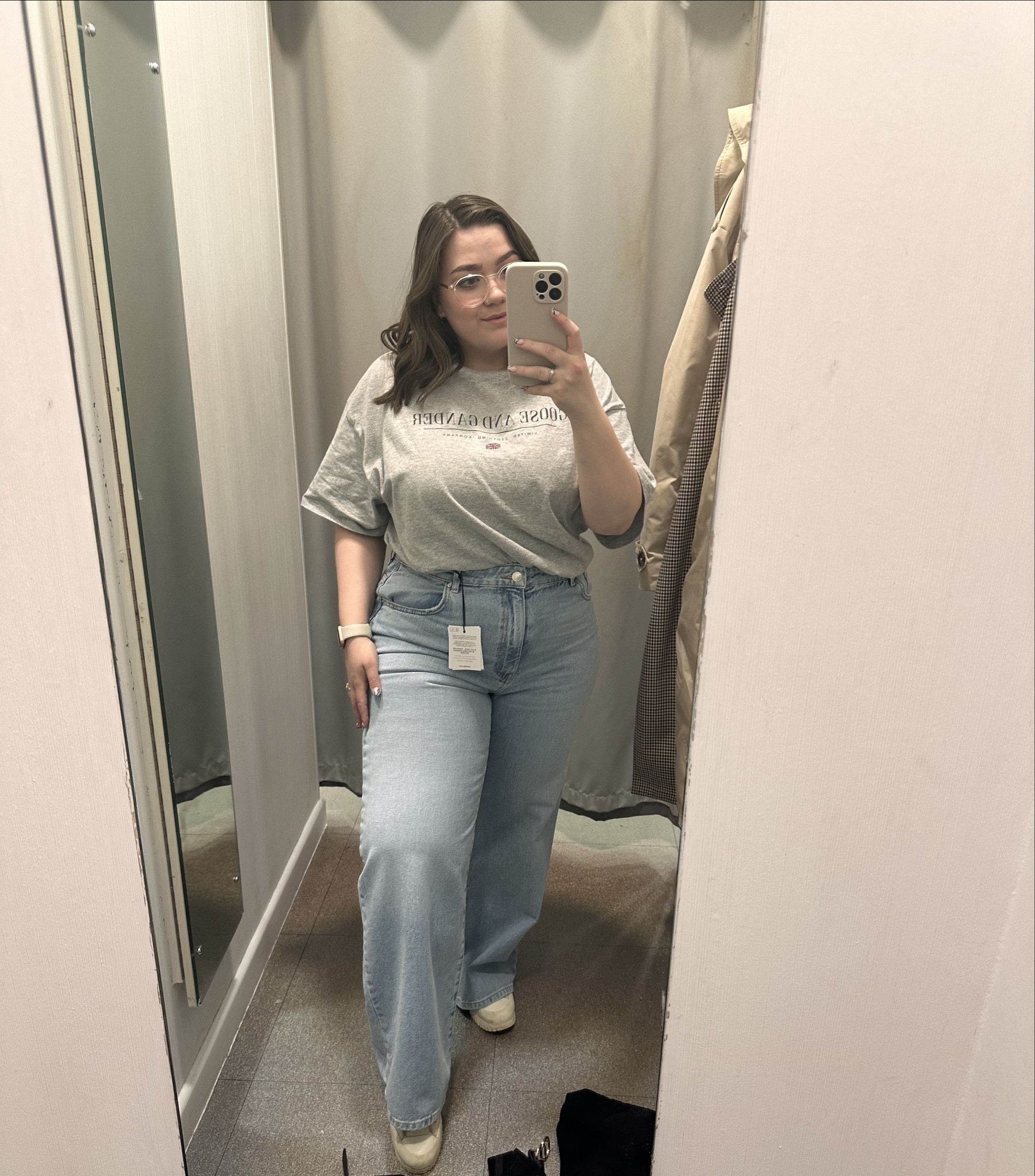 A casual post from my recent trip to newlook! I found these gorg jeans and I’m soooooo ✨obsessed✨ they are the nicest fit and hug you in all the right places! 

I was worried as a midsize girlie they could look a bit odd and out of proportion but they don’t and I can just tell they’re going to be a staple for me! 
.
.
#newlook
#thatnewlookfeeling #thisisnewlook #newlookfashion #midsizefashion #midsizestyle

#LTKstyletip #LTKmidsize #LTKuk