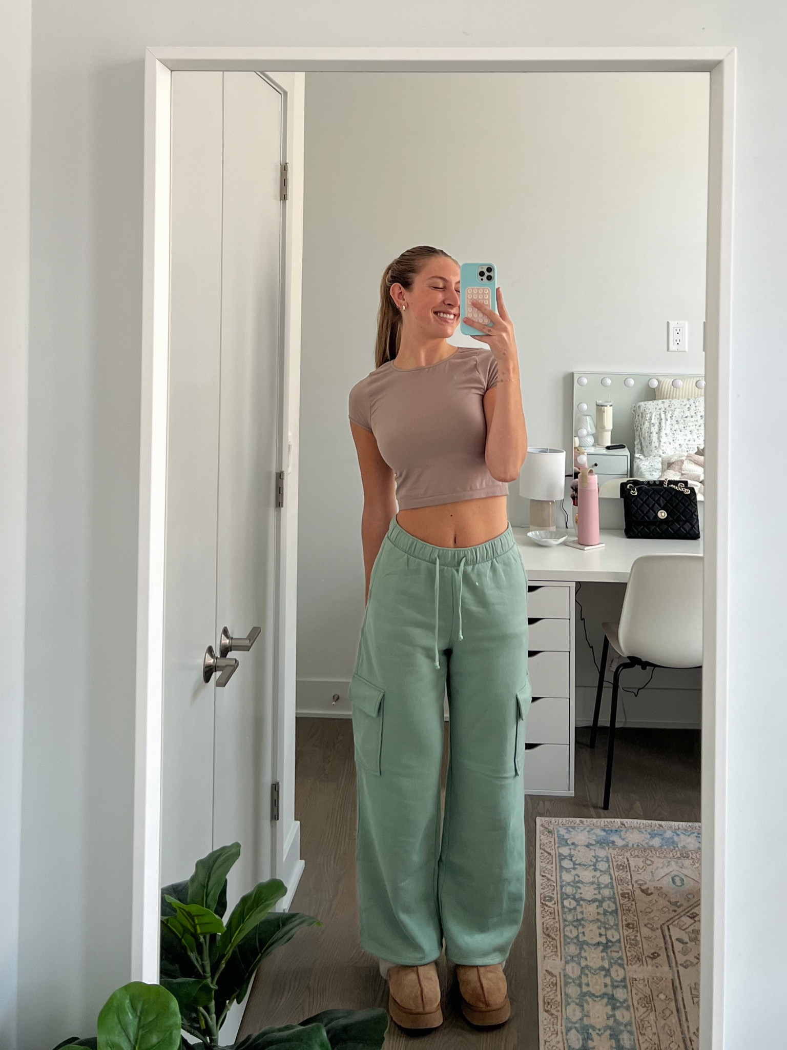 Comfy clothes are my favorite ☁️
top: xs/s
bottoms: medium