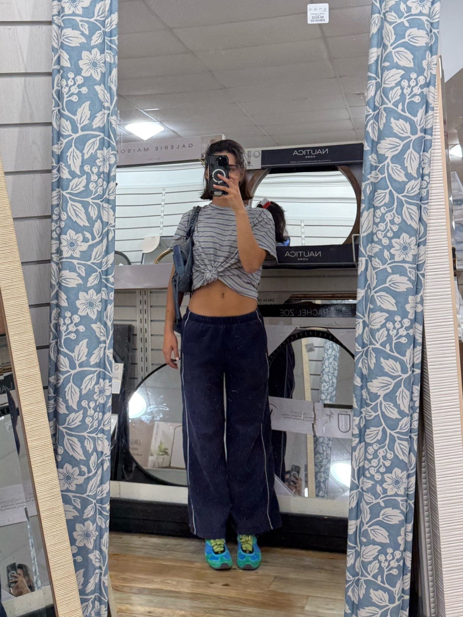 I think I might go back and buy this mirror  🥹🥹

#LTKgrwm #LTKootd