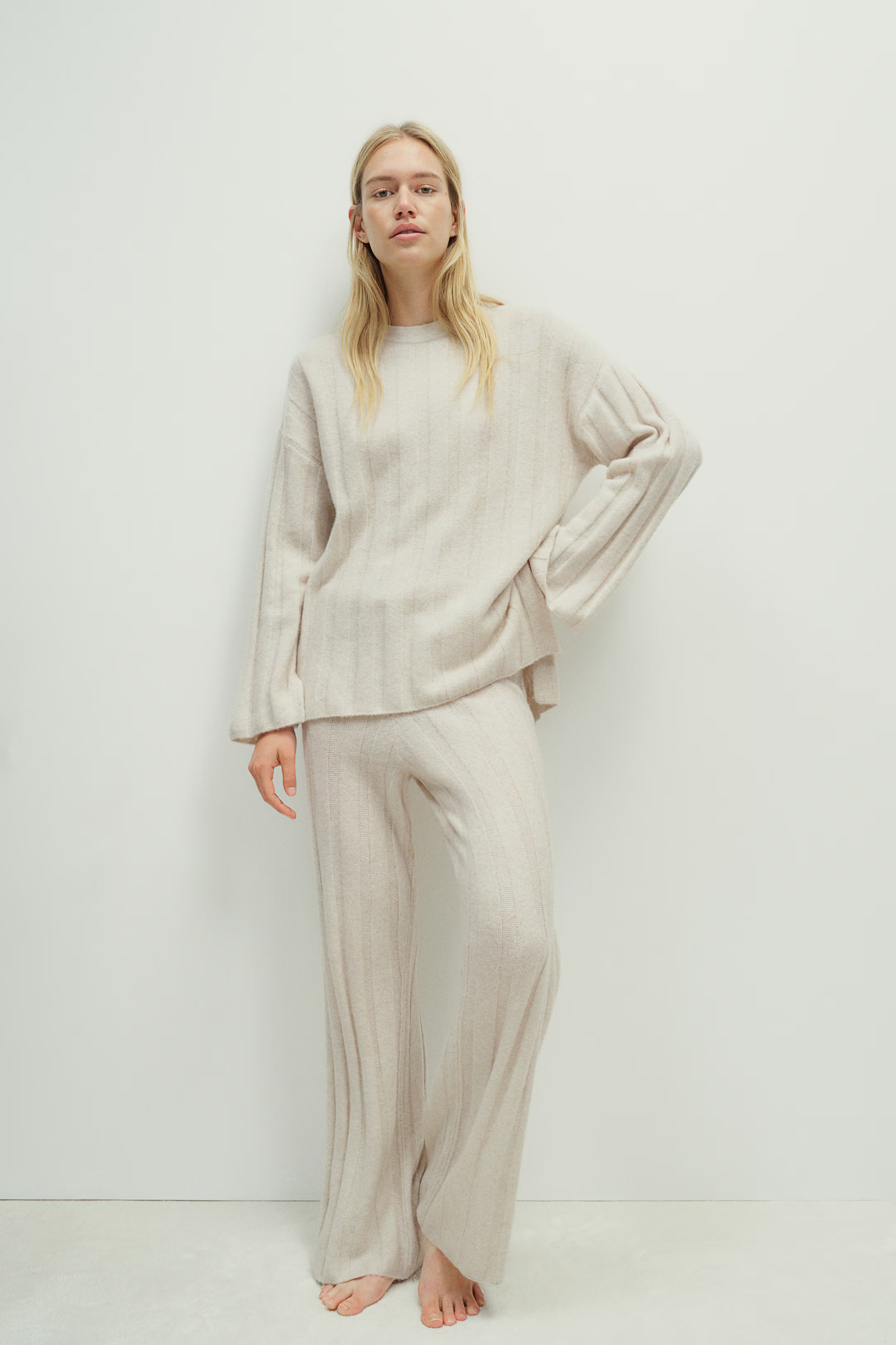 Oversized rib-knit jumper - Light beige - Ladies | H&M GB | H&M (UK, MY, IN, SG, PH, TW, HK)