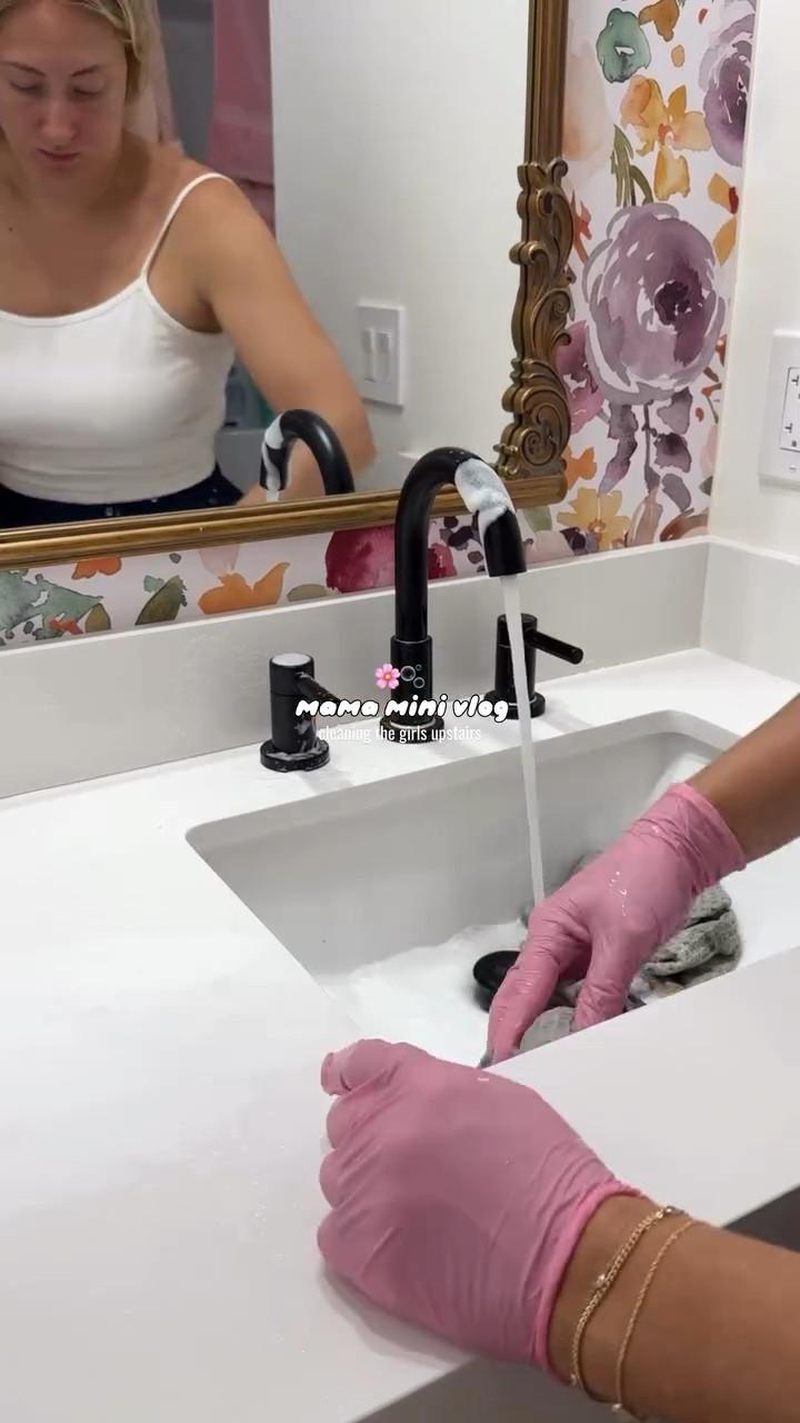 monday mama mini vlog ◡̈ 

tap follow for more vlogs, mom finds and DIYs. leave a comment for direct link to shop my fave items in this video 💫

deep cleaning the upstairs has been on my to do list, but when a squishie explodes pink stuff all over white carpet, what’s a better time? also, it was BEAUTIFUL out yesterday, so I put my fave music on, opened all the windows and 4 hours of cleaning went quick 🧼 after my husband got home from work, we had lunch and went outside ☀️ then my oldest and i did a little target run, perfect sunday. 

follow our current DIY project, our primary closet! video below 👏🏼