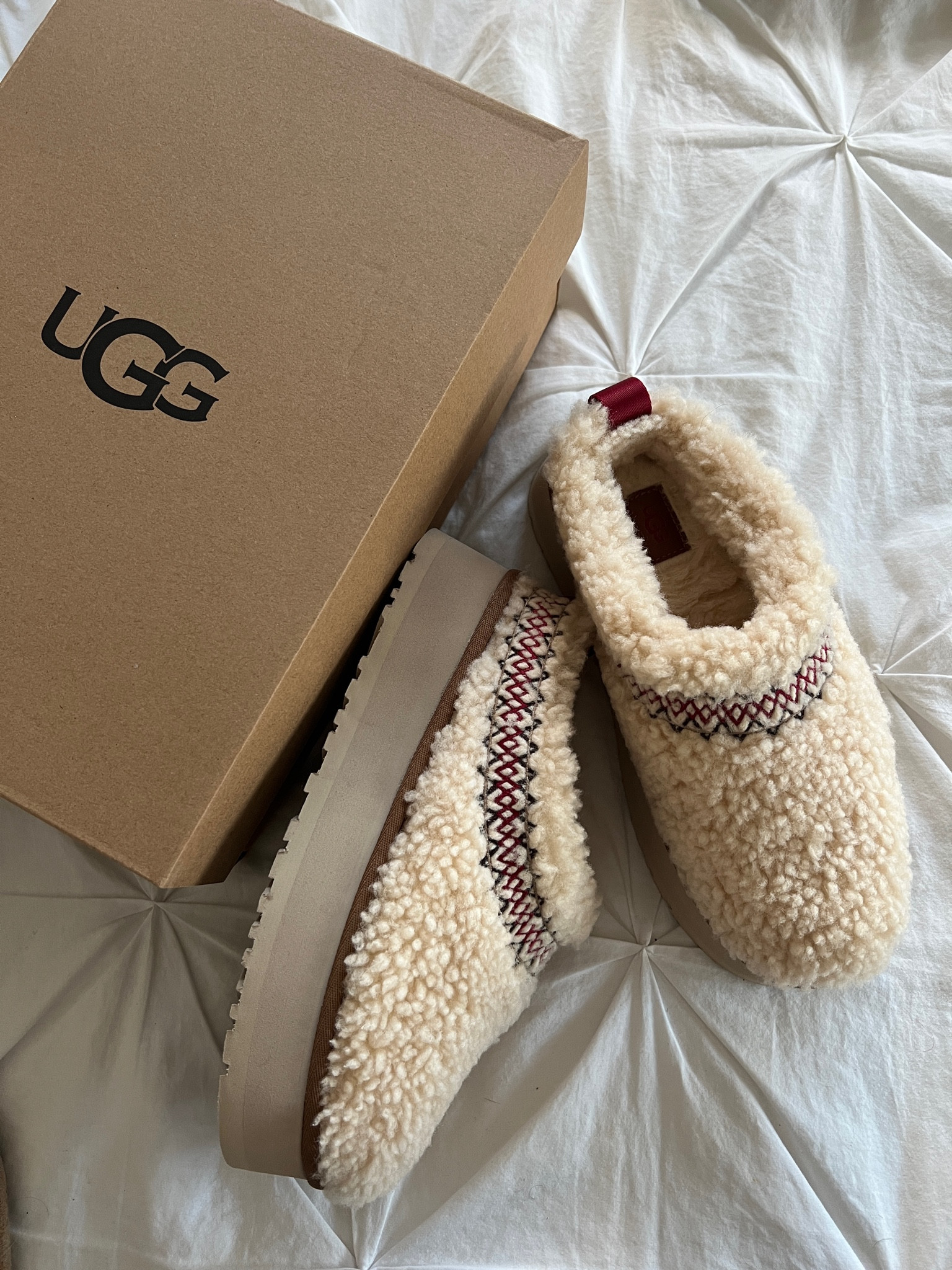 tiktok viral teddy bear uggs




#LTKGiftGuide #LTKHoliday #LTKHolidaySale