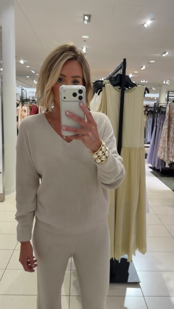 Wait till you guys feel this, seriously so soft! 🤩🤩

#LTKdayinmylife #LTKgrwm #LTKootd