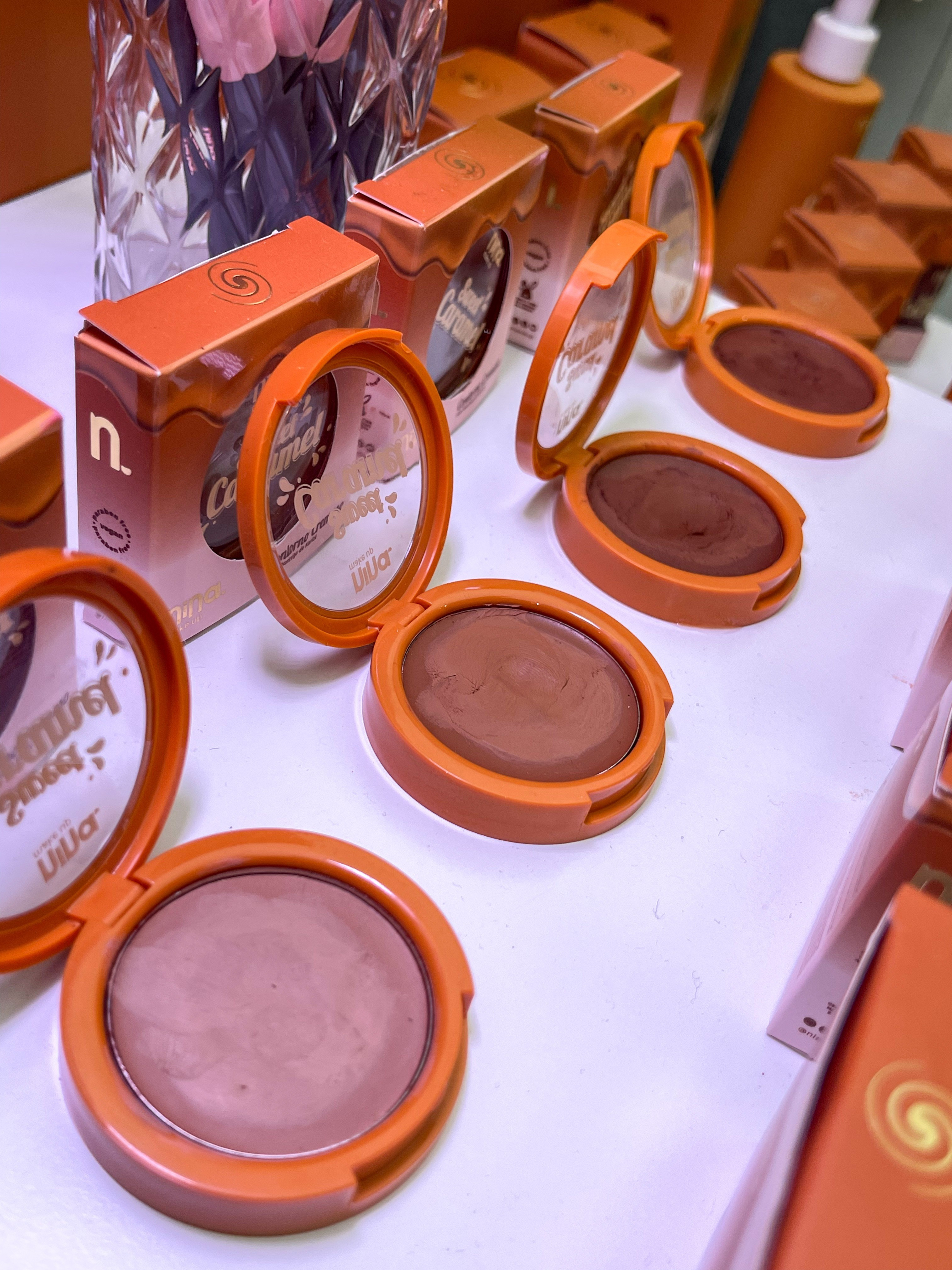 Contorno Sweet Caramel Nina Makeup!     Sendo 4 cores Suspiro de Caramelo, Caramelo Original,  Caramelo de Leite e Caramelo com Chocolate.      Textura cremosa e fácil de esfumar, com uma fragrância deliciosa que dá até vontade de comer!

#LTKbrasil #LTKbeauty