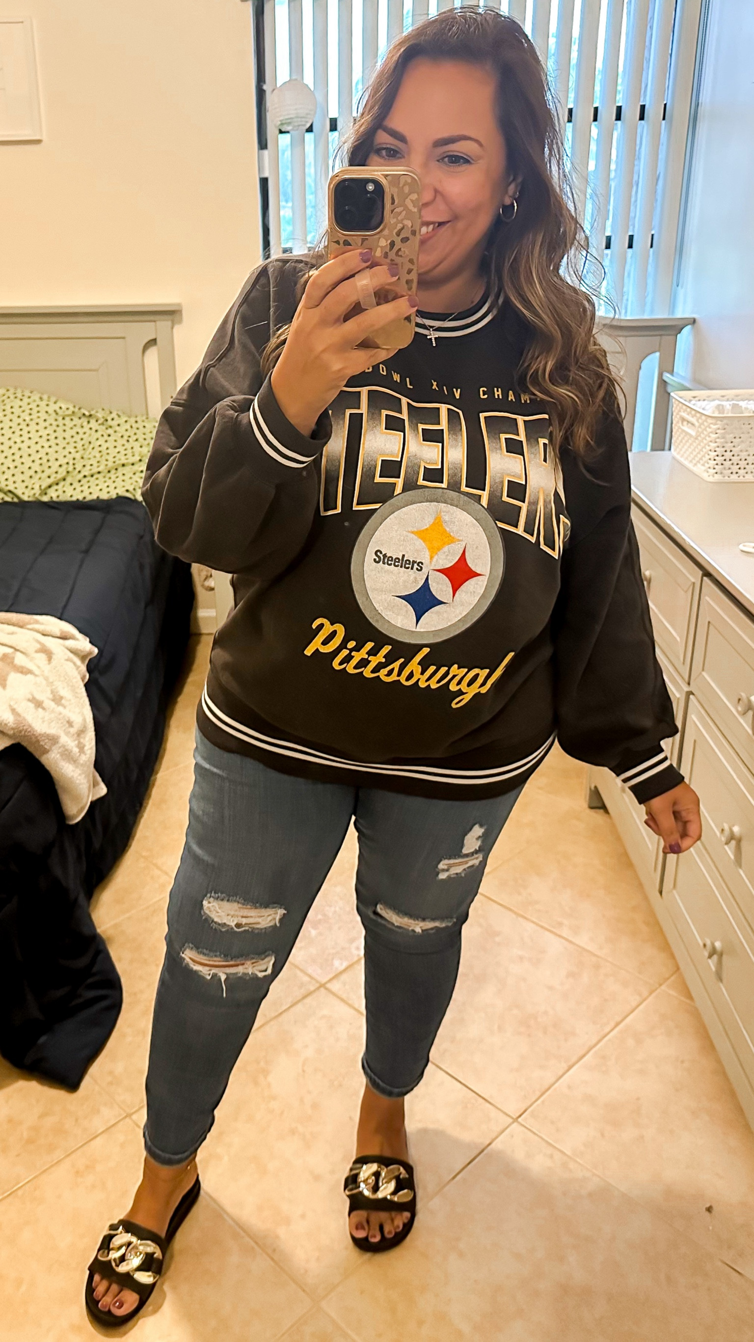 • sweatshirt - Abercrombie & Fitch
• jeans - Levi’s
• shoes - Steve Madden (similar style linked)
• earrings - Amazon

#LTKOver40 #LTKActive #LTKFindsUnder100