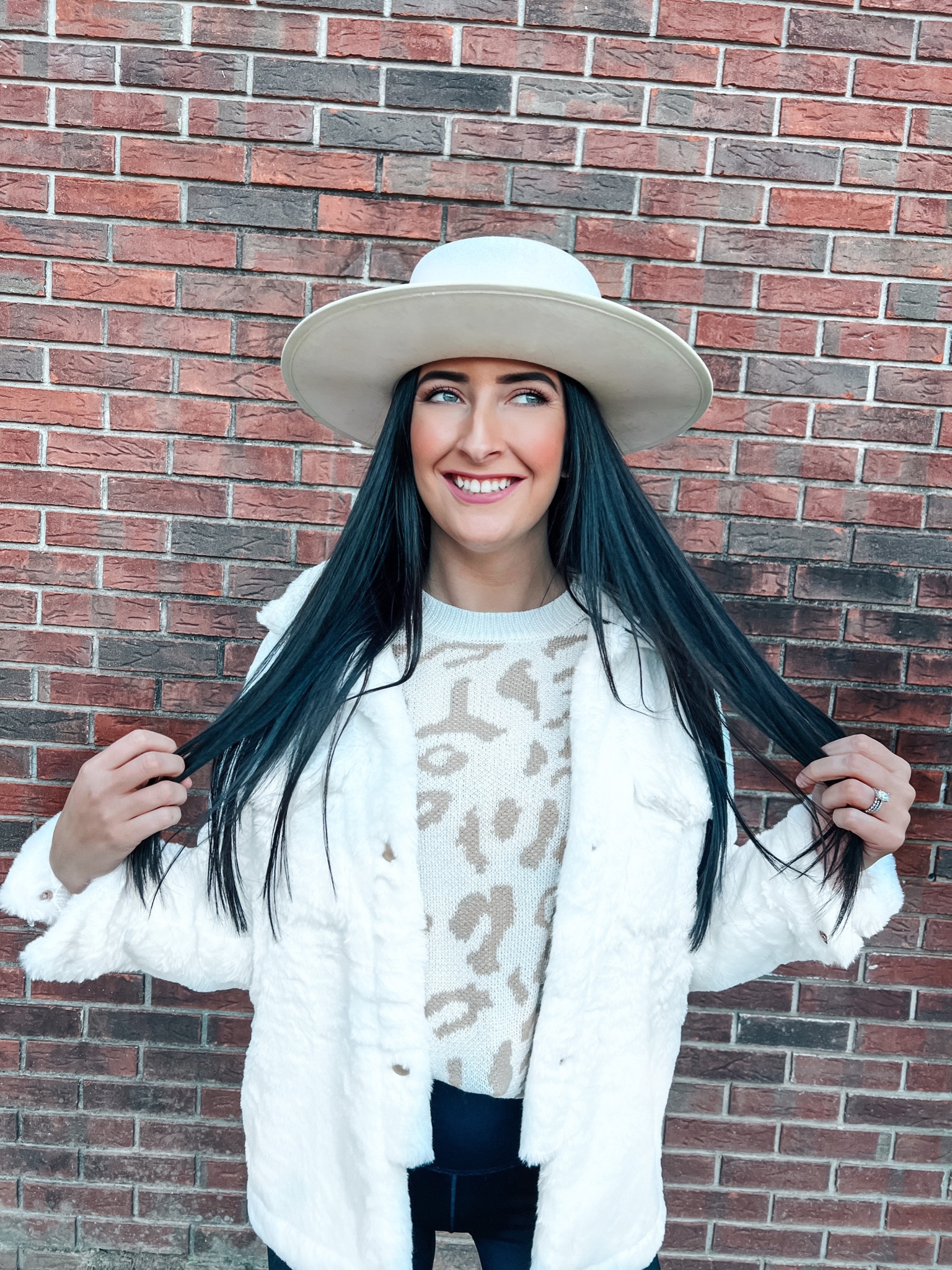 Amazon Outfit 🤍 #amazonfinds #sweater #furjacket 

#LTKstyletip #LTKSeasonal #LTKunder100