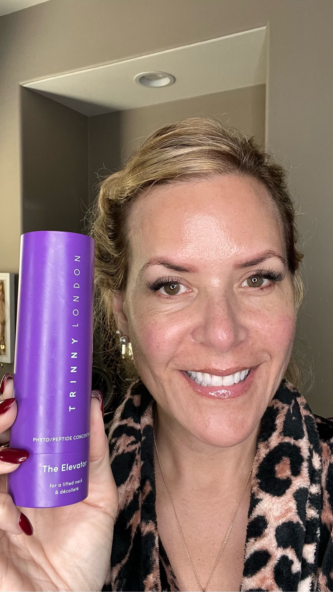  Crepey or saggy skin around your.neck or jawline? Try Trinny Londons The  Elevator peptide neck cream and redefine that area! 

#LTKmorningroutine #LTKBeauty #LTKOver40