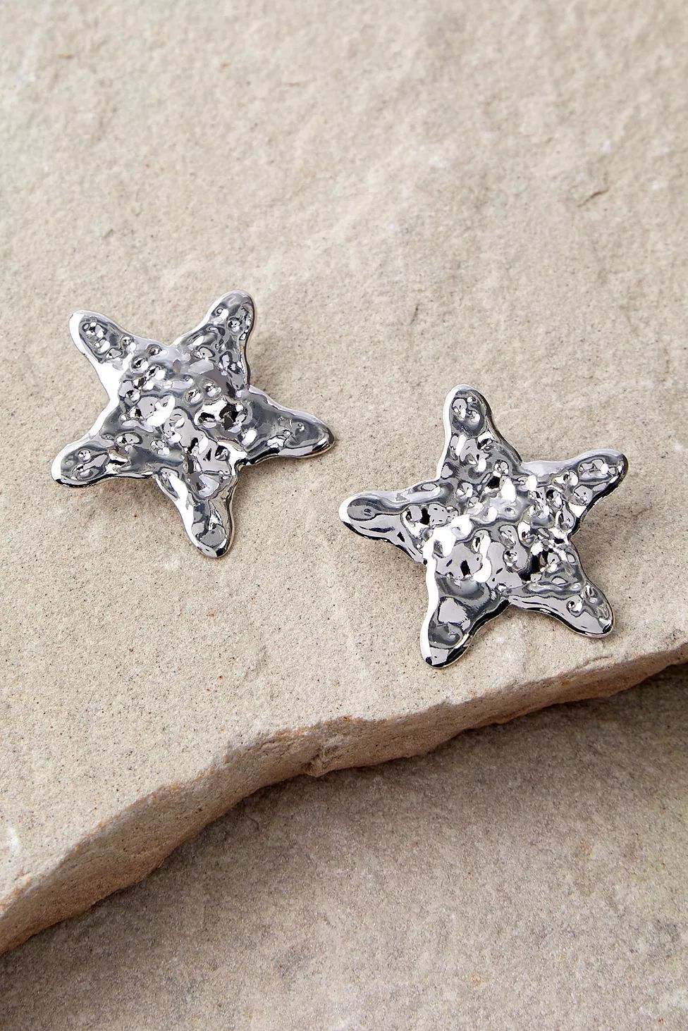 Silence + Noise Hammered Star Hair Clips 2-Pack | Urban Outfitters (EU)