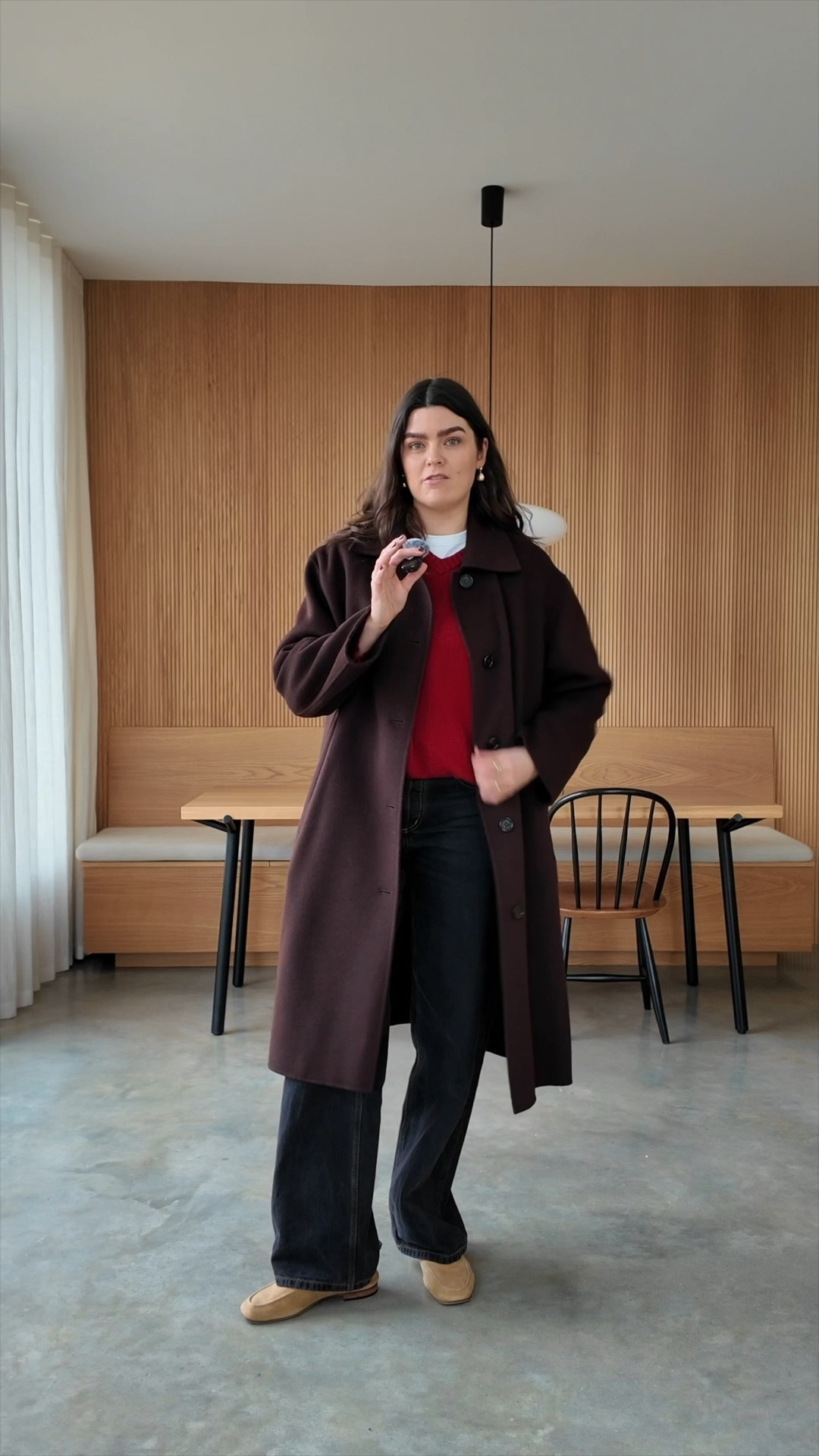 An outfit formula for the weekend - perfect for time with the family, a pub lunch or time with friends.
Simple base - white t-shirt and relaxed, wide trousers.
Flat shoes with a bit of texture to mix up the fabrics
Pop on a v-neck jumper, oversized, boxy, you name it.
Add in your jewellery signatures
A light layer over the top, car coat or trench.
And finally, a textured bag.

You can find more style content over on my Substack ’The Wardrobe Edit’

#LTKworkwear #LTKspring #LTKstyletip