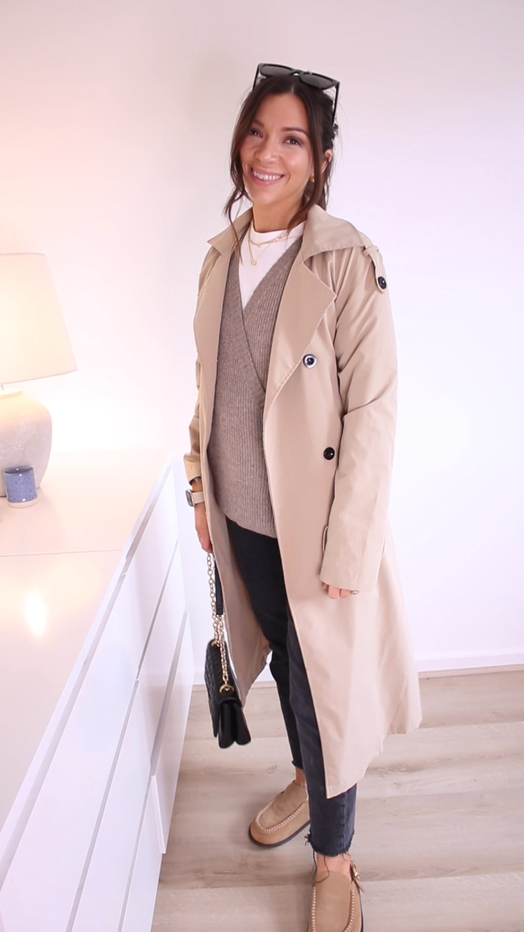 Everyday outfit I can’t wait to wear this spring 🌸💓 

Trench ; Amazon (wearing size S)
Jumper : pretty lavish (wearing XS) 
Jeans : Stradivarius slim mom jeans - these aren’t petite but I cut them myself
Shoes : Zara ( link on my IG) 



#LTKSeasonal #LTKeurope #LTKstyletip