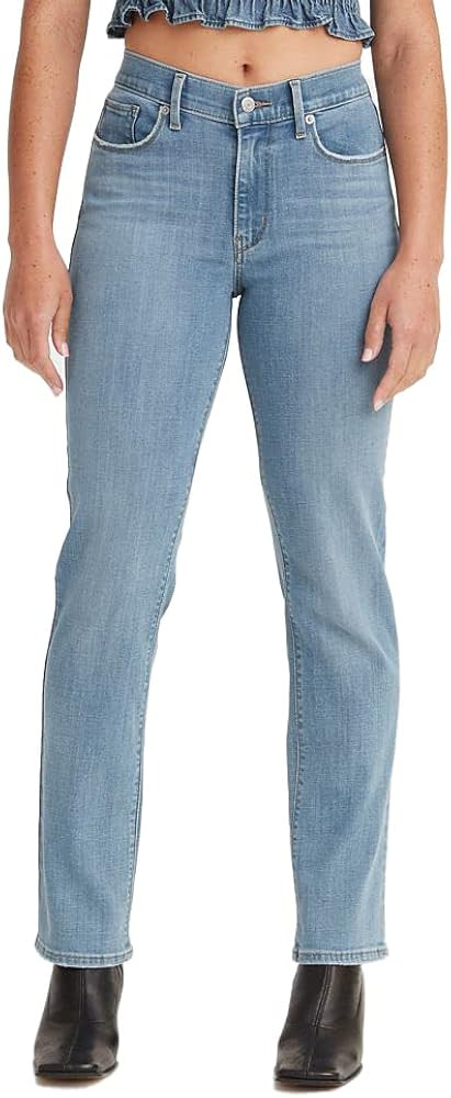 Levi's Women's Classic Straight Jeans | Amazon (US)