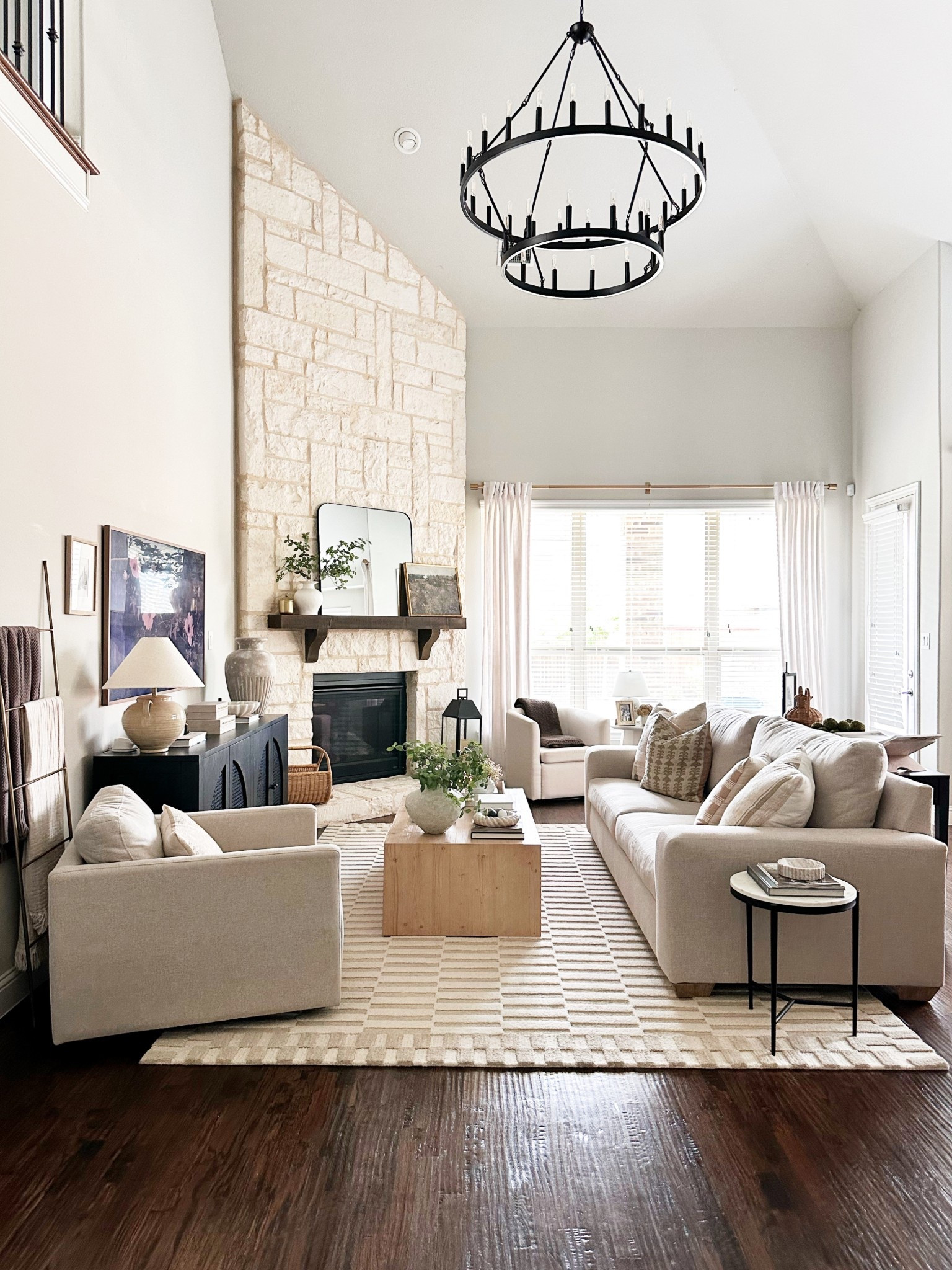 happy Sunday! We did a little switcheroo with the rug in our living room and it’s amazing how the space feels now! 

#LTKSeasonal #LTKHome #LTKStyleTip