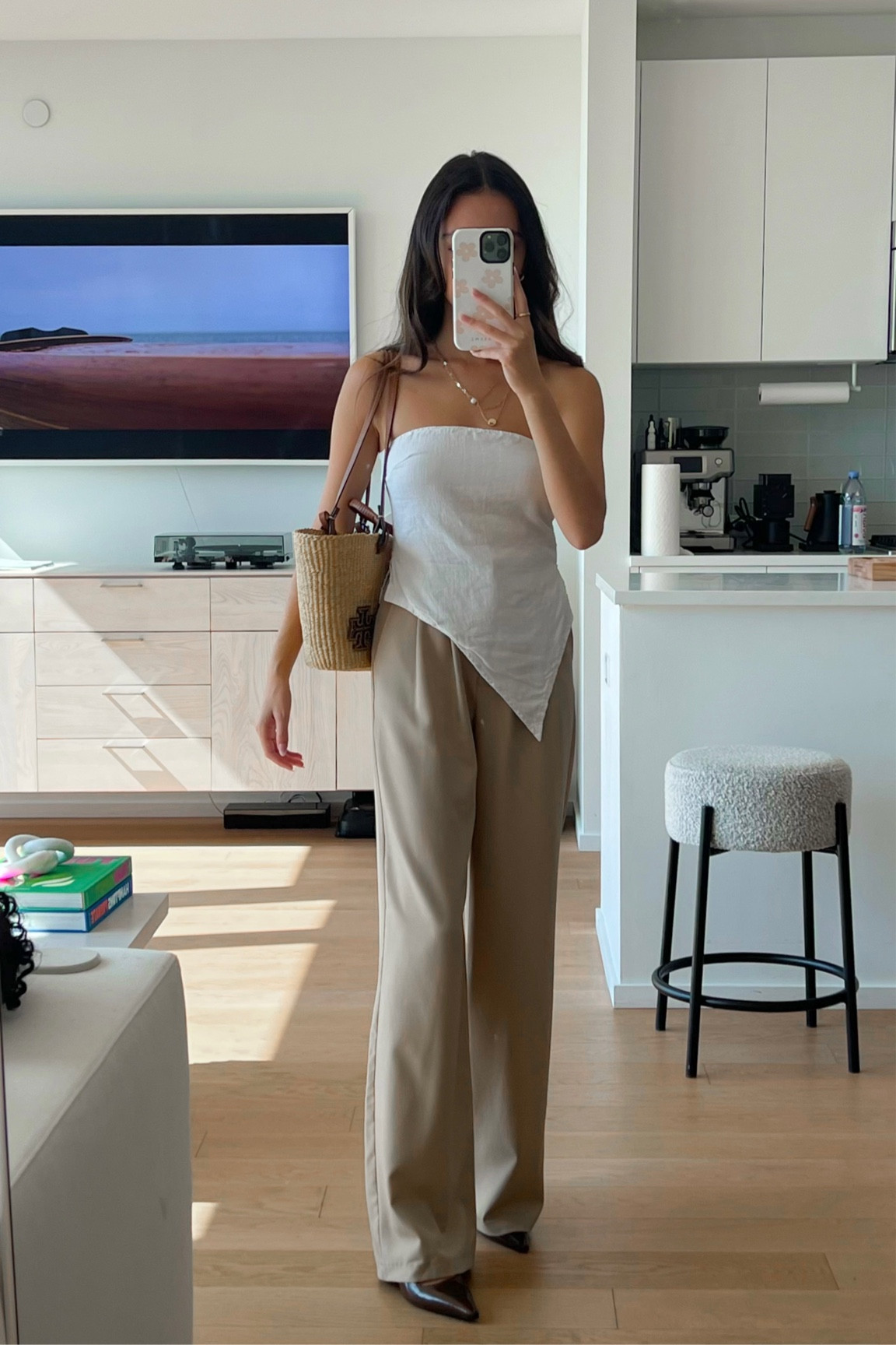 NYFW outfit day one!

Asymmetrical sleeveless linen top, beige pants, brown kitten heels, woven Tory Burch shoulder bag

#LTKNYFW