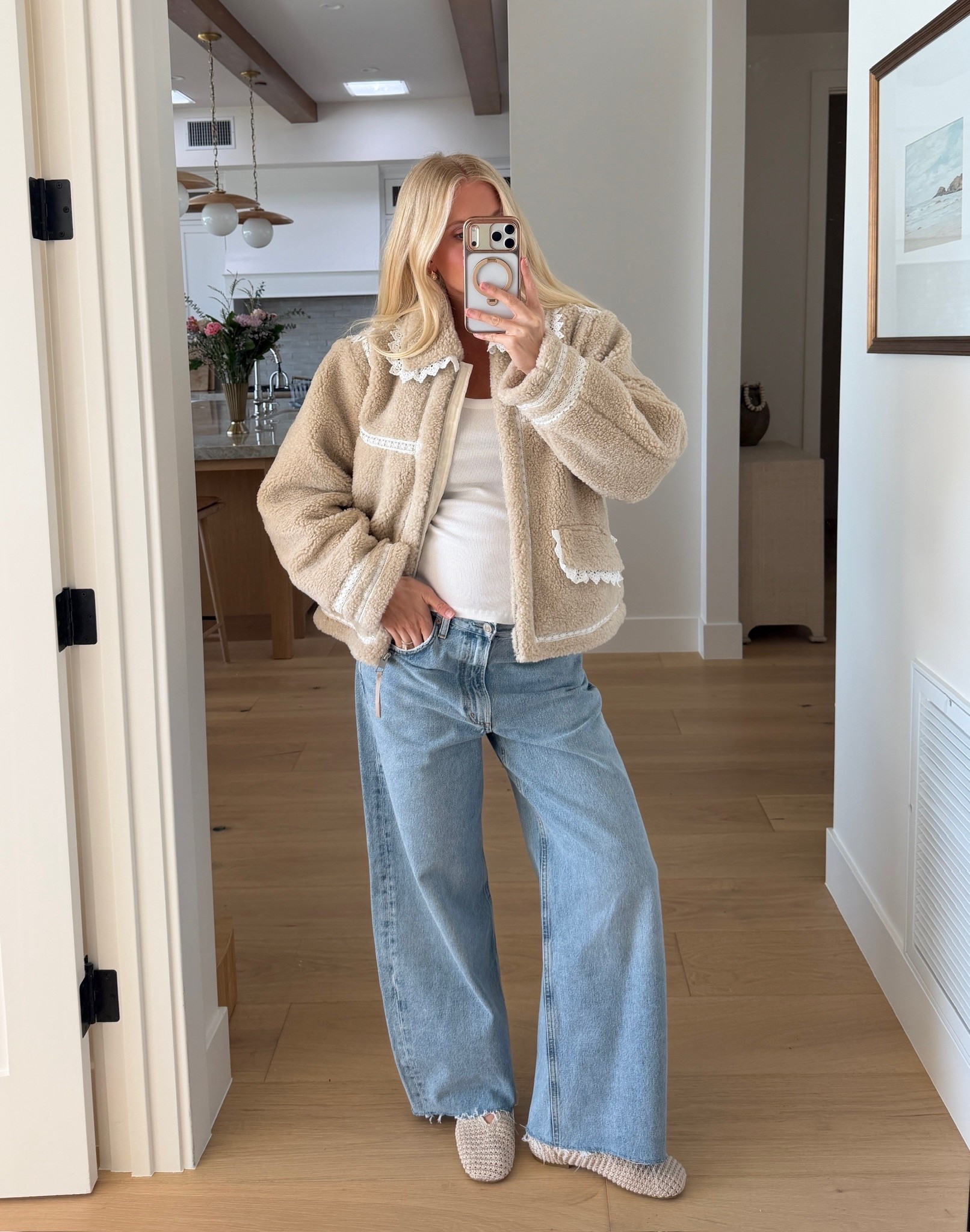 Wearing a small in tee, med in jacket, 29 in jeans (sized up for pregnancy), shoes run tts! #kathleenpost

Spring transition, spring jacket, bump friendly, maternity