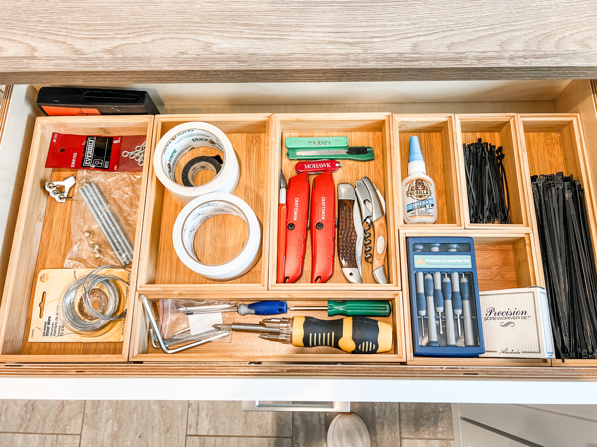 
Bamboo drawer organizers are perfect for grouping like things and keeping your catch-all drawers in check! DM us if your drawers need our help. 😉 

 