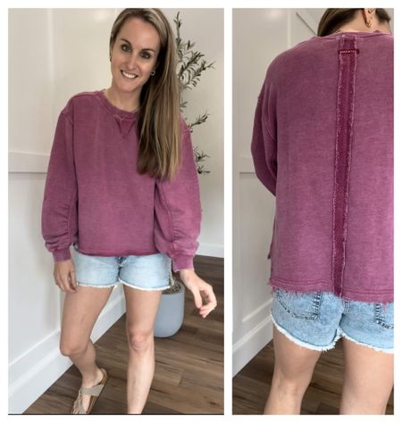 #walmartpartner 
Can’t get over this sweatshirt!! Love the dyed fabric look, the volume in the sleeves, and the detailing on the back! SO cute! @walmart @walmartfashion #walmartfashion 