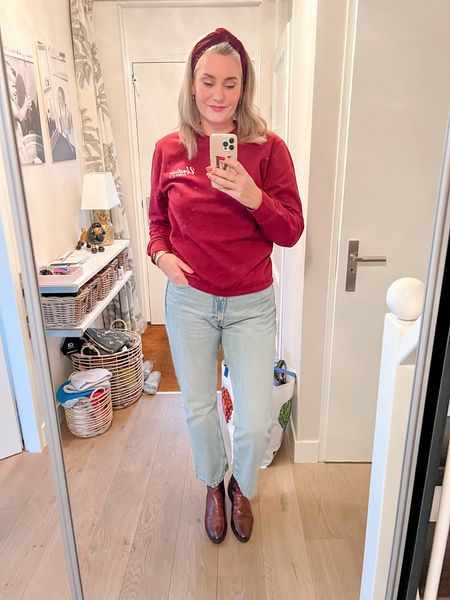 Outfits of the week

Working at a trade show Sunday and Monday so wearing a ‘uniform’ consisting of a burgundy promotional sweatshirt, light blue straight jeans (Zara, 44) and Chelsea boots. 



#LTKcurves #LTKeurope #LTKworkwear