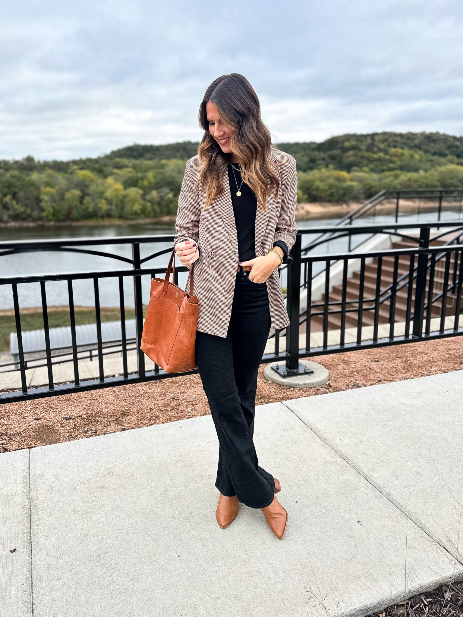 Happy Sunday 

Jeans - 2 long 
Black long sleeve - small tall
Blazer - small (runs a little big)
Boots - tts 


#LTKfindsunder100 #LTKfindsunder50 #LTKstyletip