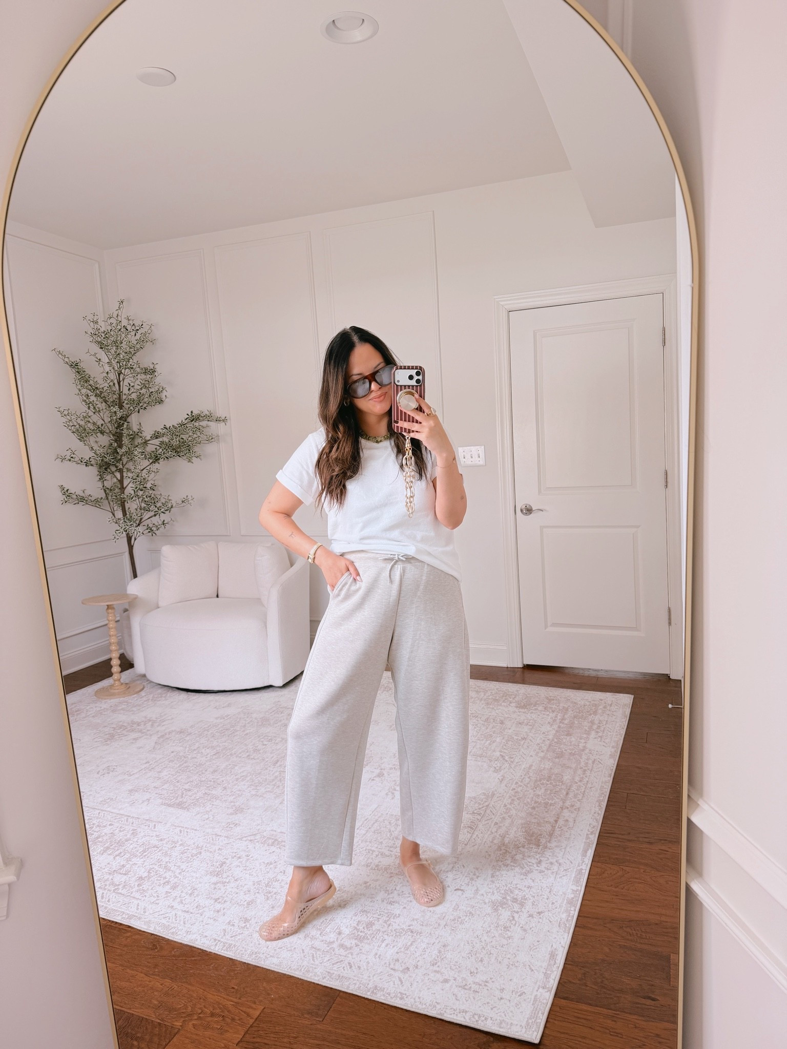 Today’s drop off OOTD.. wearing a large in the tee and pants..

Love the matching cardigans for these pants when the weather cools down

#LTKmomlife #LTKMidsize #LTKdayinmylife