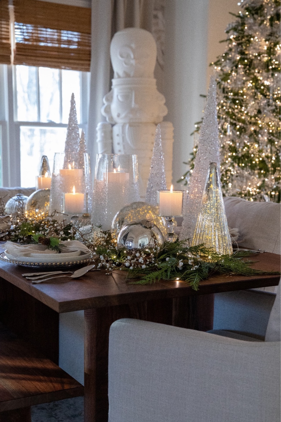 Dining room Christmas tablescape✨

#LTKSeasonal #LTKhome #LTKHoliday