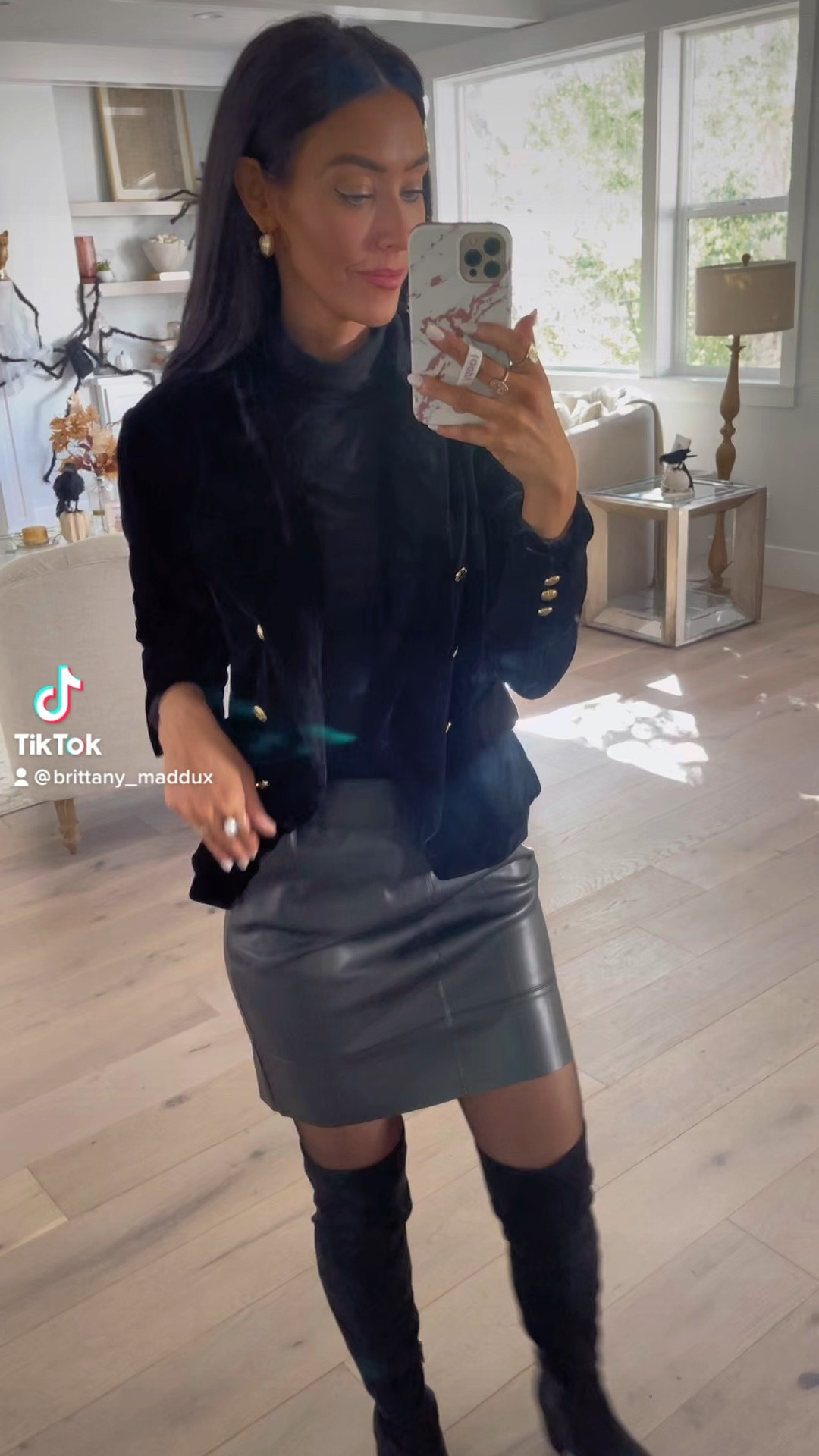 Black faux leather skirt outfit,
Black velvet blazer outfit, thanksgiving outfits, holiday style, workwear, holiday work party outfit ideas

#LTKHoliday #LTKSeasonal #LTKworkwear