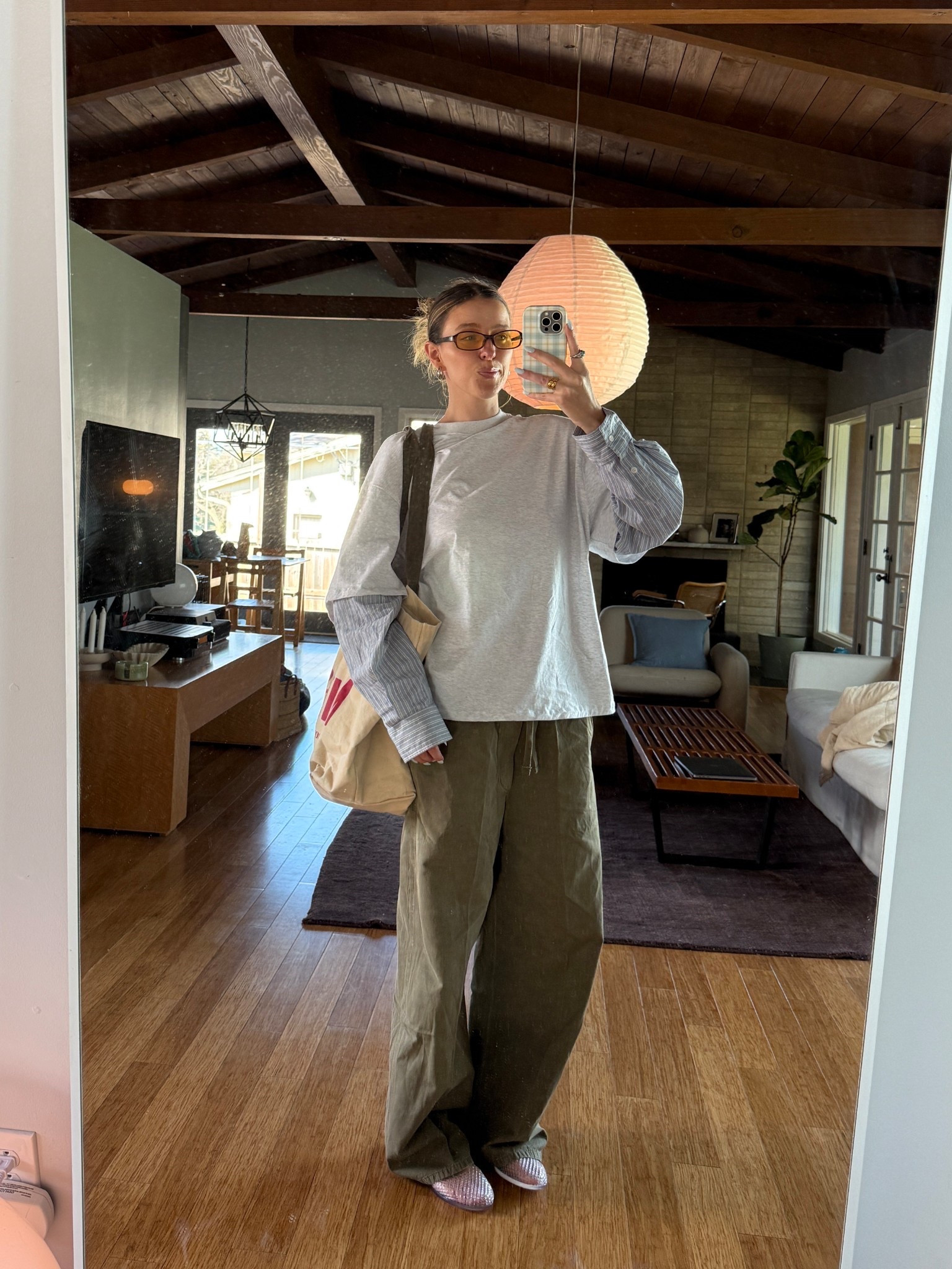 Such a good staple pant. Wearing a medium for a baggy look. Drawstring waistt


🏷️ baggy outfits, aurora pants, bottega lioness top, spring pants, everyday outfit, spring styling

#LTKgrwm #LTKootd #LTKdayinmylife
