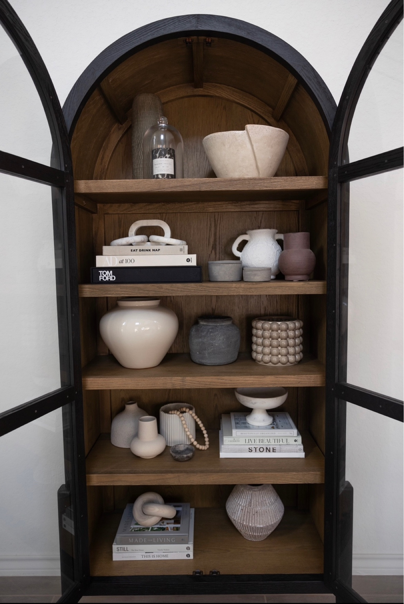 Apolline curio cabinet decor

Home decor

#LTKhome