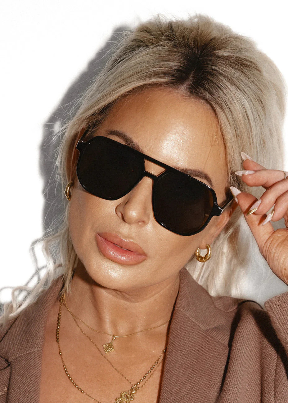 SMOKE AND MIRRORS STATEMENT SUNGLASSES Black | Pebby Forevee