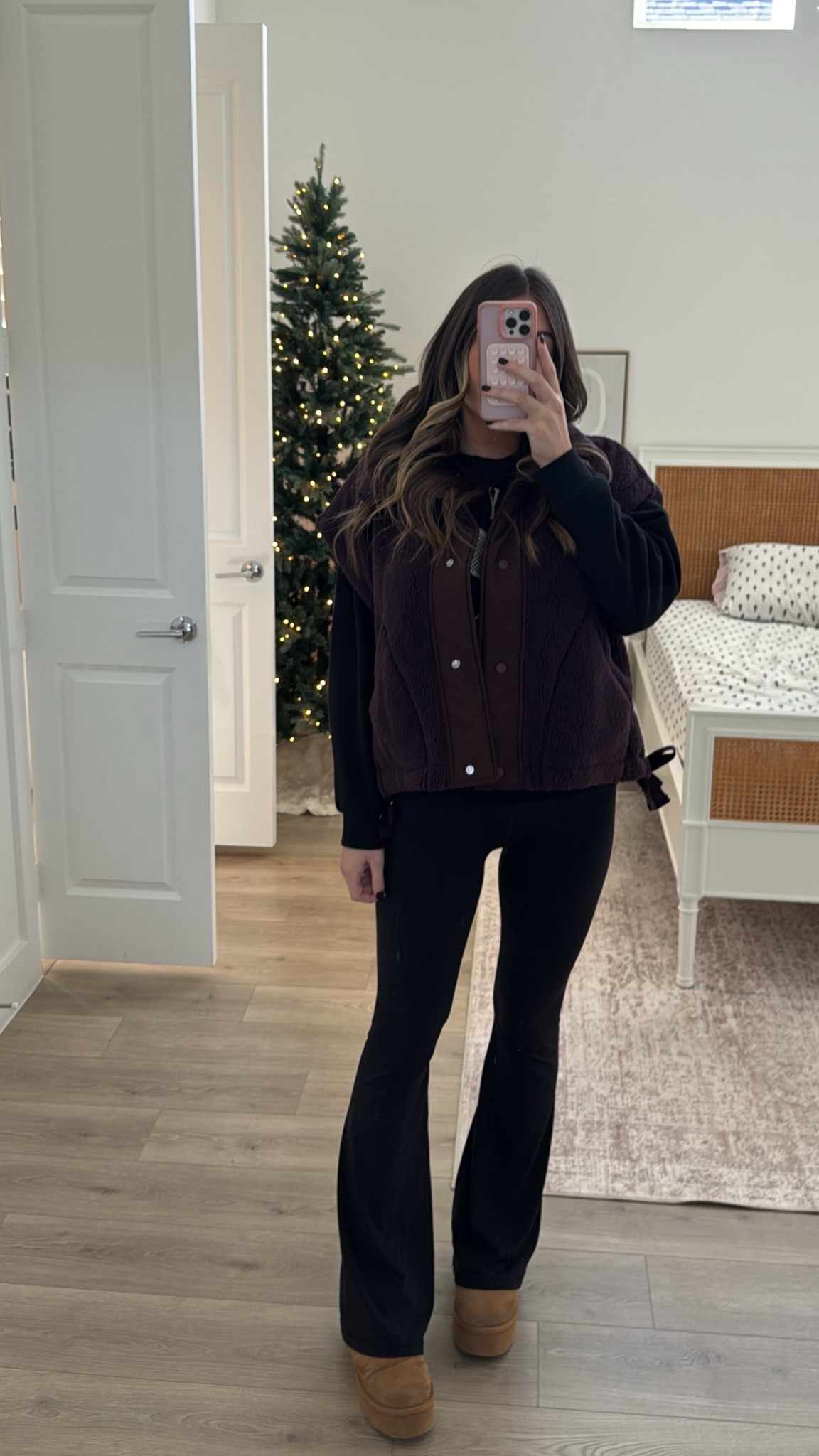 Comfy Winter Outfit 🌲 I love this vest paired with my most worn leggings! Linking the look for less and my bedding below as well! 

#outfit #winter #vest #freepeoplemovement #aerie #bedroom #holiday #christmas #holidayoutfit #comfy #outfit #winteroutfit #sweatershirt 

#LTKFindsUnder50 #LTKStyleTip #LTKgrwm