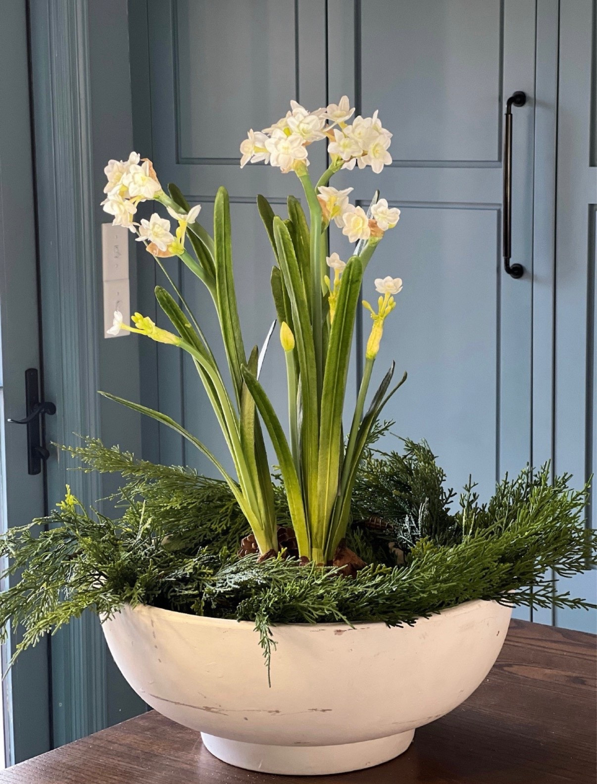A simple winter centerpiece that will work well in to the spring! 

White large decorative bowl, moss, pinecones, garland and artificial paperwhite bulbs and flowers.



#LTKhome #LTKfindsunder100

#LTKSeasonal