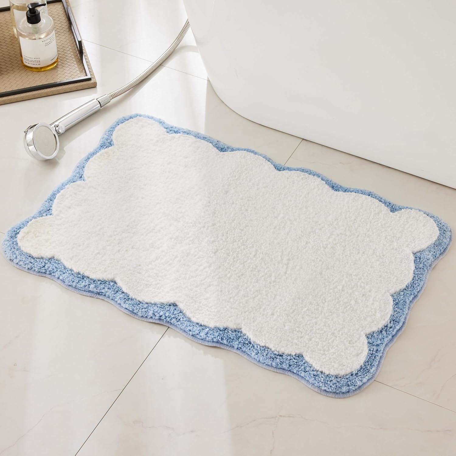 Luxury Microfiber Bathroom Rugs, White Bath Rug with Blue Scalloped Piping Cute Aesthetic Preppy Bath Mat for Bathroom, Tub, Floor Carpet, Sink, Shower, Anti Slip, Absorbent, 32x20 | Amazon (US)