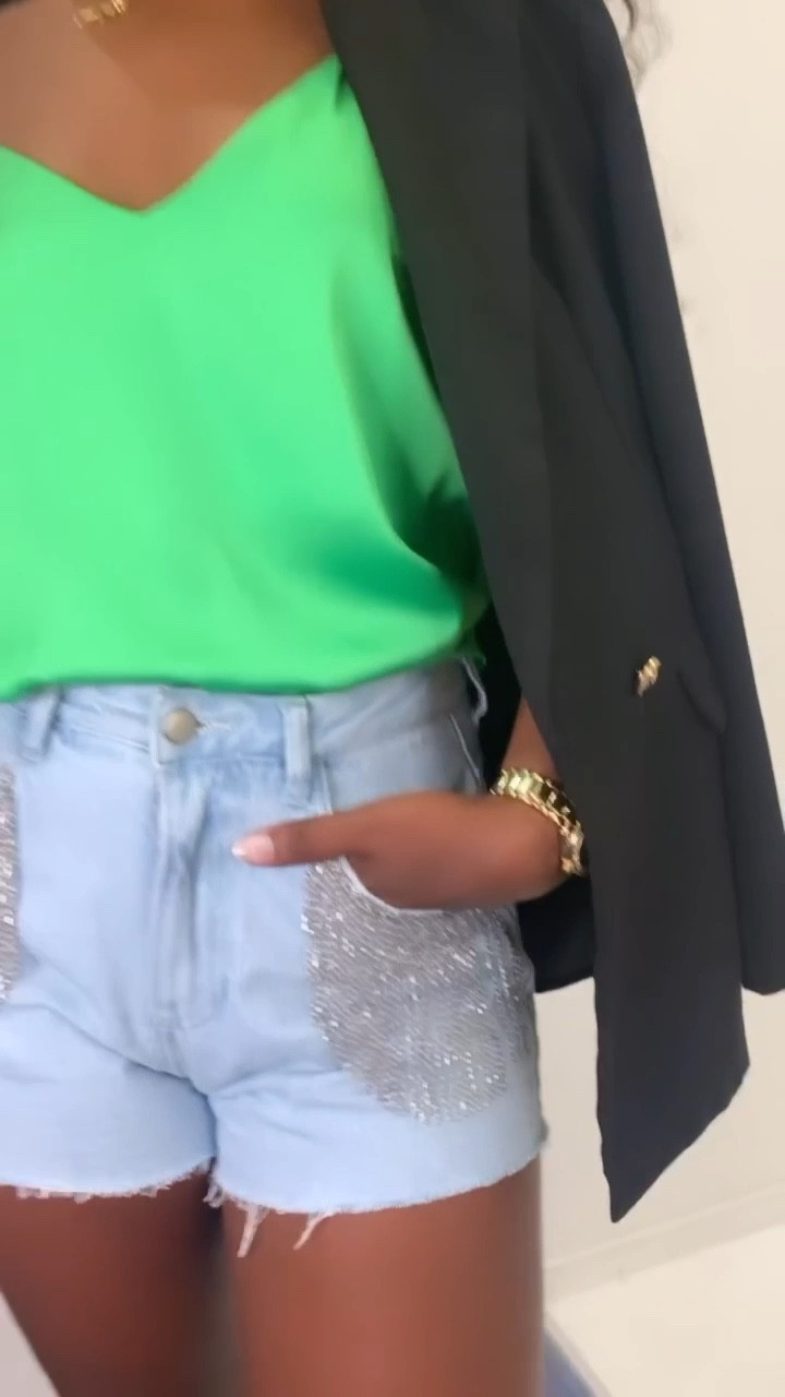 Transformando um LOOK DIA ☀️em LOOK NOITE ✨

 A rotina de mulher por muitas vezes corrida precisa alguns truques de versatilidade 😉

Multiplicar os looks é algo que não deve sair de moda! 💚


✨✨✨✨✨✨✨✨✨✨✨✨✨
#garimpodakelly #zattini #multiplicandolooks #shortjeans #sandaliastrass #blusacetim #bolsastrass #zattday #outfit #moda #modafeminina #blazer #alfaiatariafeminina #MesdasMulheresLTK #MesDaMulherLTK #challengeltk

#LTKbrasil #LTKbeauty #LTKstyletip