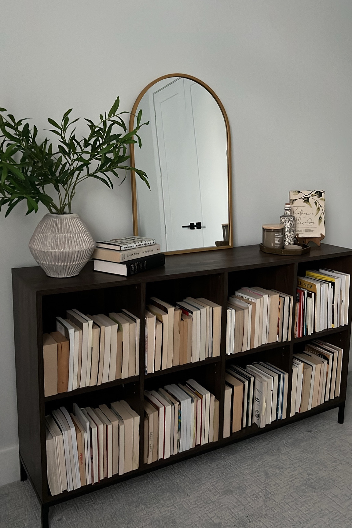 Guest bedroom decor, bookshelf styling, dresser styling, cube shelf styling, affordable home decor, target finds, target home decor, transitional modern 