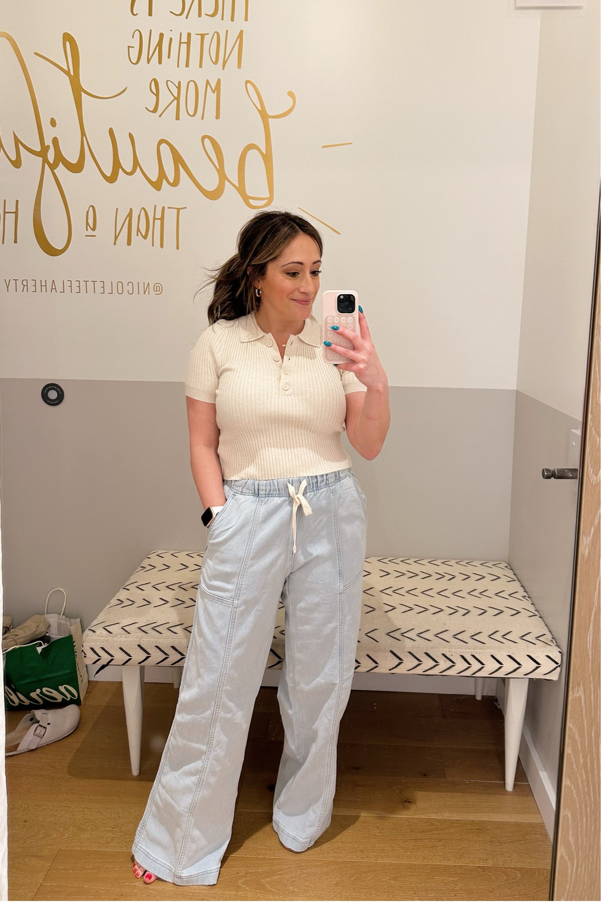 AE top in size Medium
Aerie jeans in size Small 

#LTKstyletip #LTKSpringSale #LTKfindsunder50