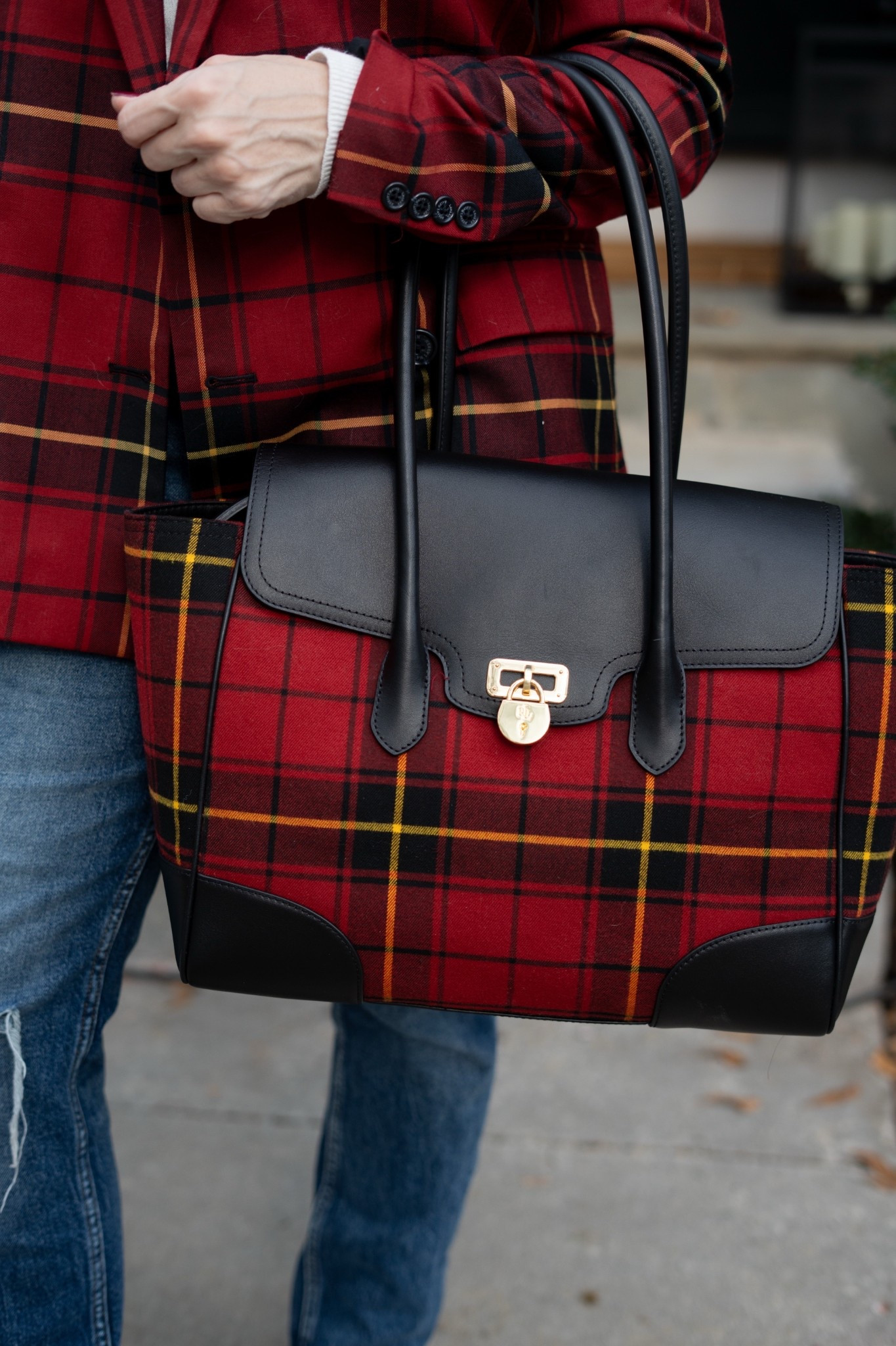 This tartan bag is a serious show stopper! It makes for the perfect classic accessory for Christmas and the holidays 2025! I am in LOVE!!!



#LTKSeasonal #LTKHoliday #LTKOver40