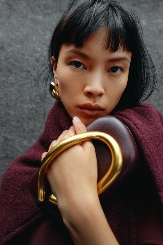 GOLD CLOSURE BOX CLUTCH | Zara US