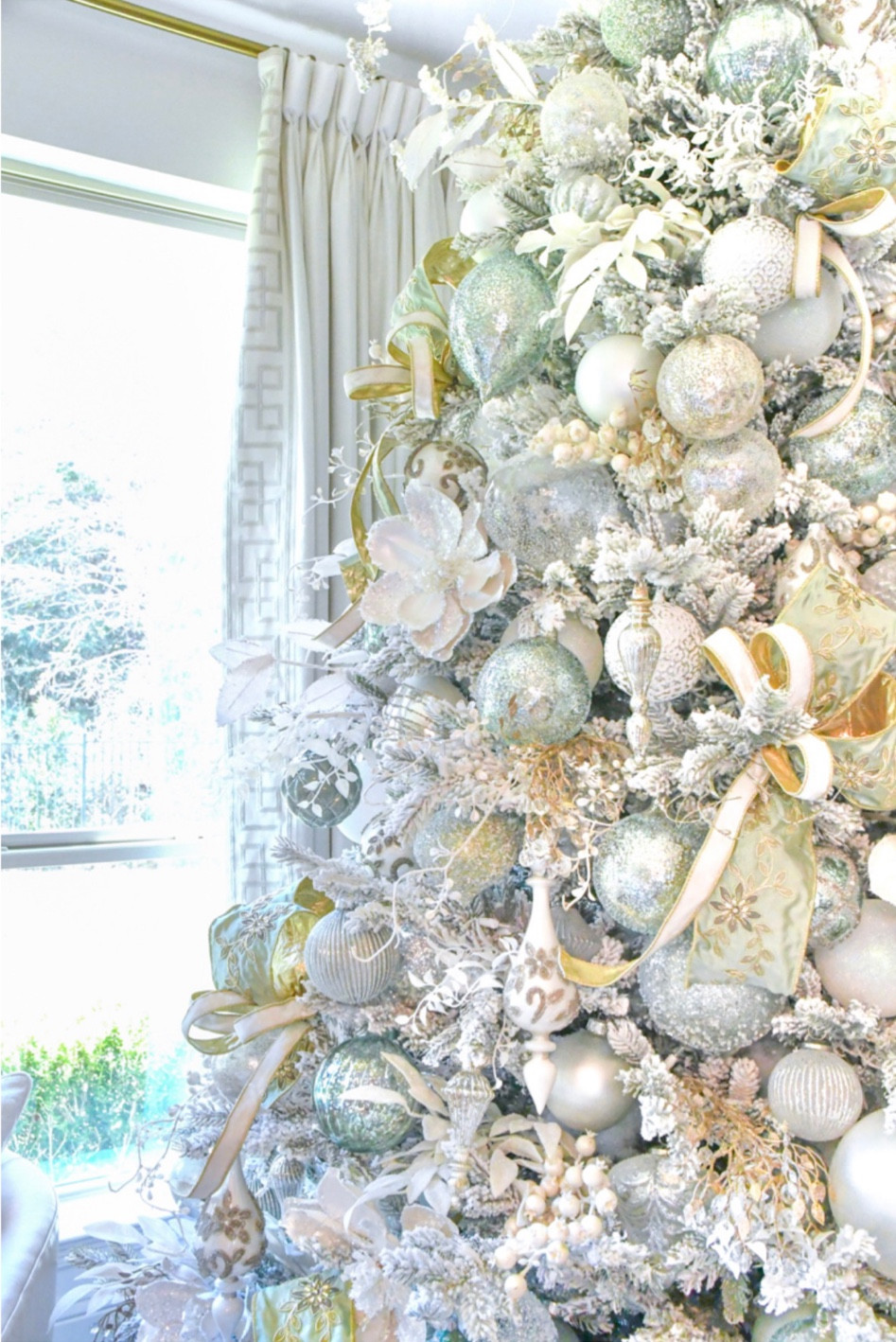 Light mint green Christmas tree


#LTKhome #LTKHoliday #LTKSeasonal
