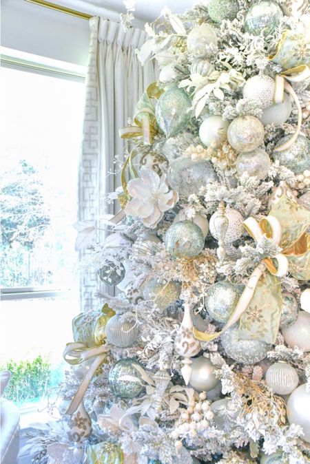 Light mint green Christmas tree


#LTKhome #LTKHoliday #LTKSeasonal