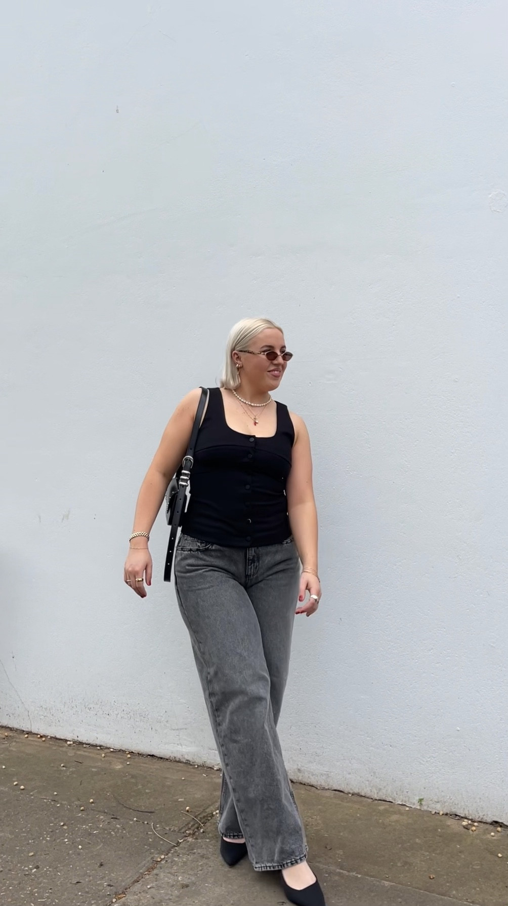 jeans and a nice top all black edition 🖤

#LTKmidsize #LTKspring #LTKaustralia