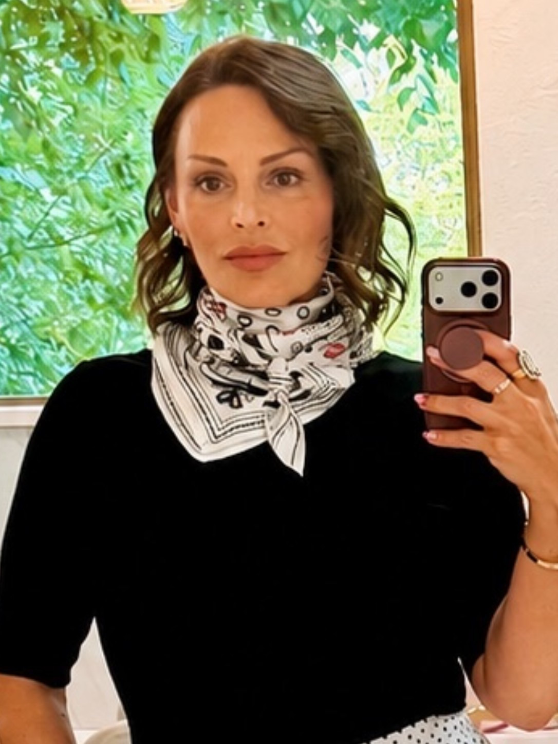 This scarf is so cute! Great Target find. 💋🖤