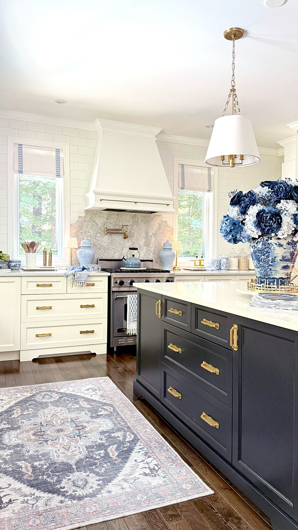 Chic fall vibes in our kitchen with gorgeous layers of blue!
💙💙💙


#LTKStyleTip #LTKHome