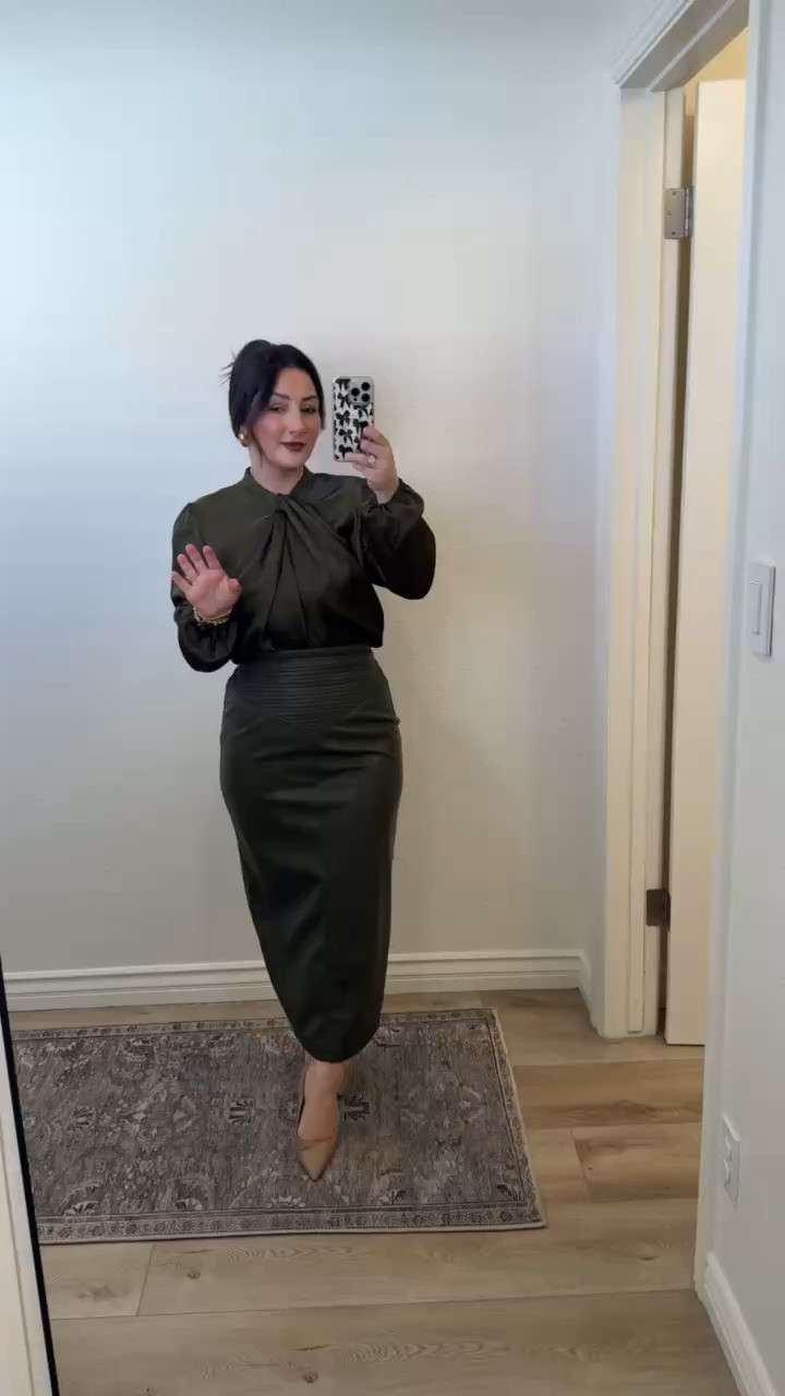 Top size small
Skirt size small
5'0" 140lbs 

5'0" 140lbs 

#LTKootd #LTKPetite #LTKWorkwear