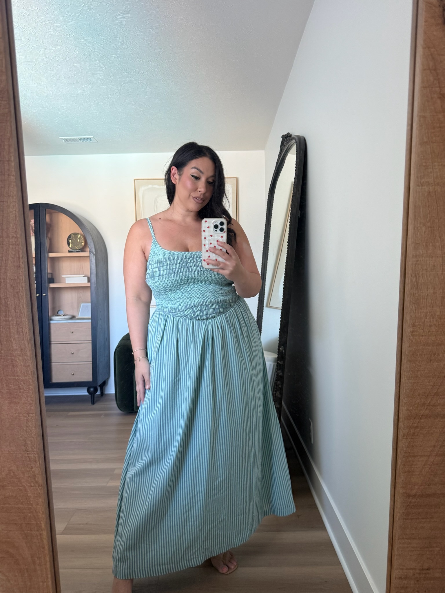 Midsize Abercrombie outfit!
-
-
-
Summer style, midsize style, midsize fashion, summer dress, summer outfit